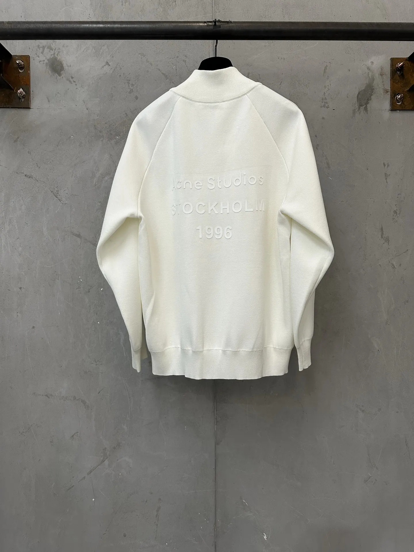 Logo-Embossed Zip-Up Knit Cardigan D35024446 — view 2