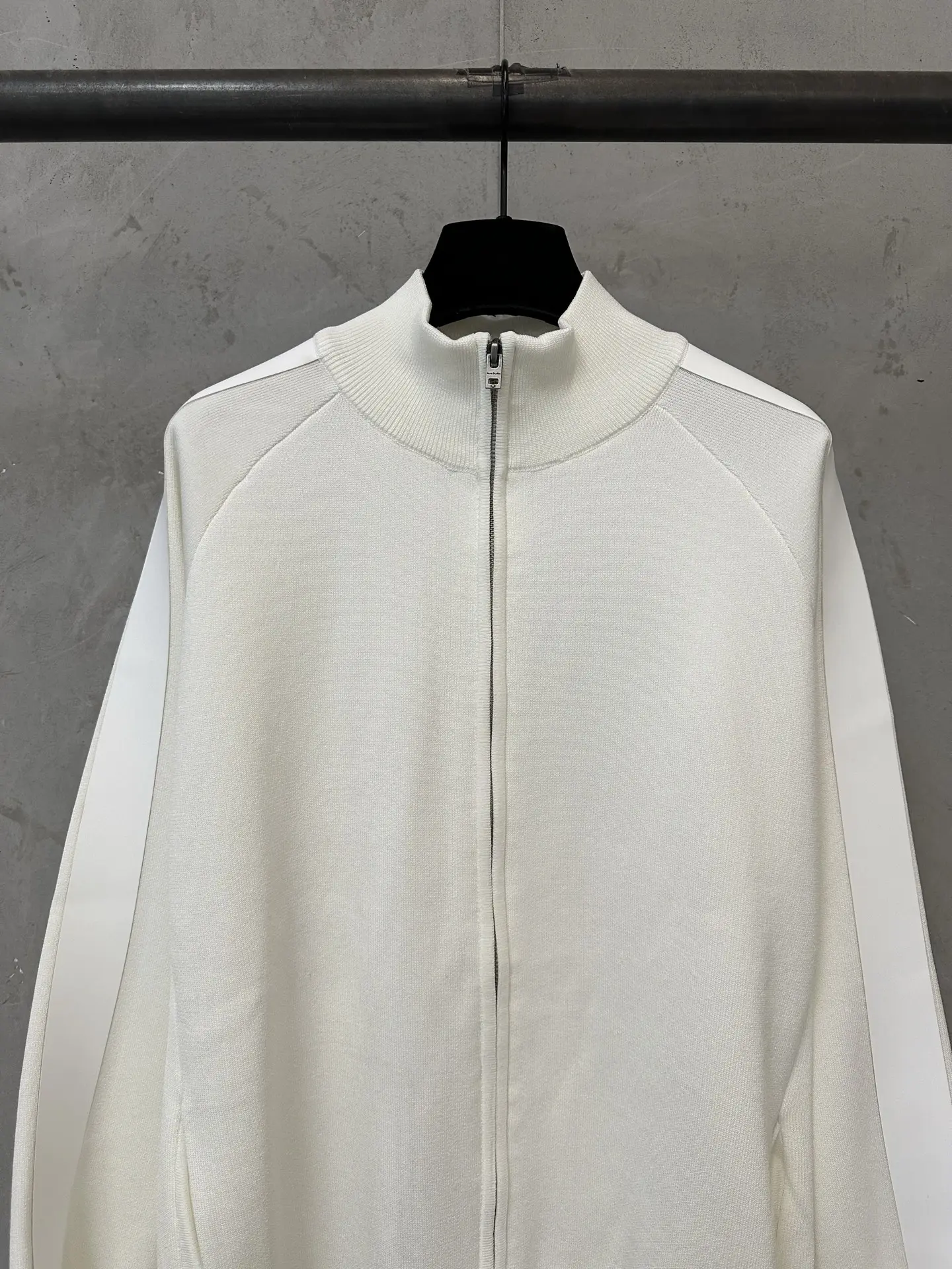 Logo-Embossed Zip-Up Knit Cardigan D35024446 — view 3