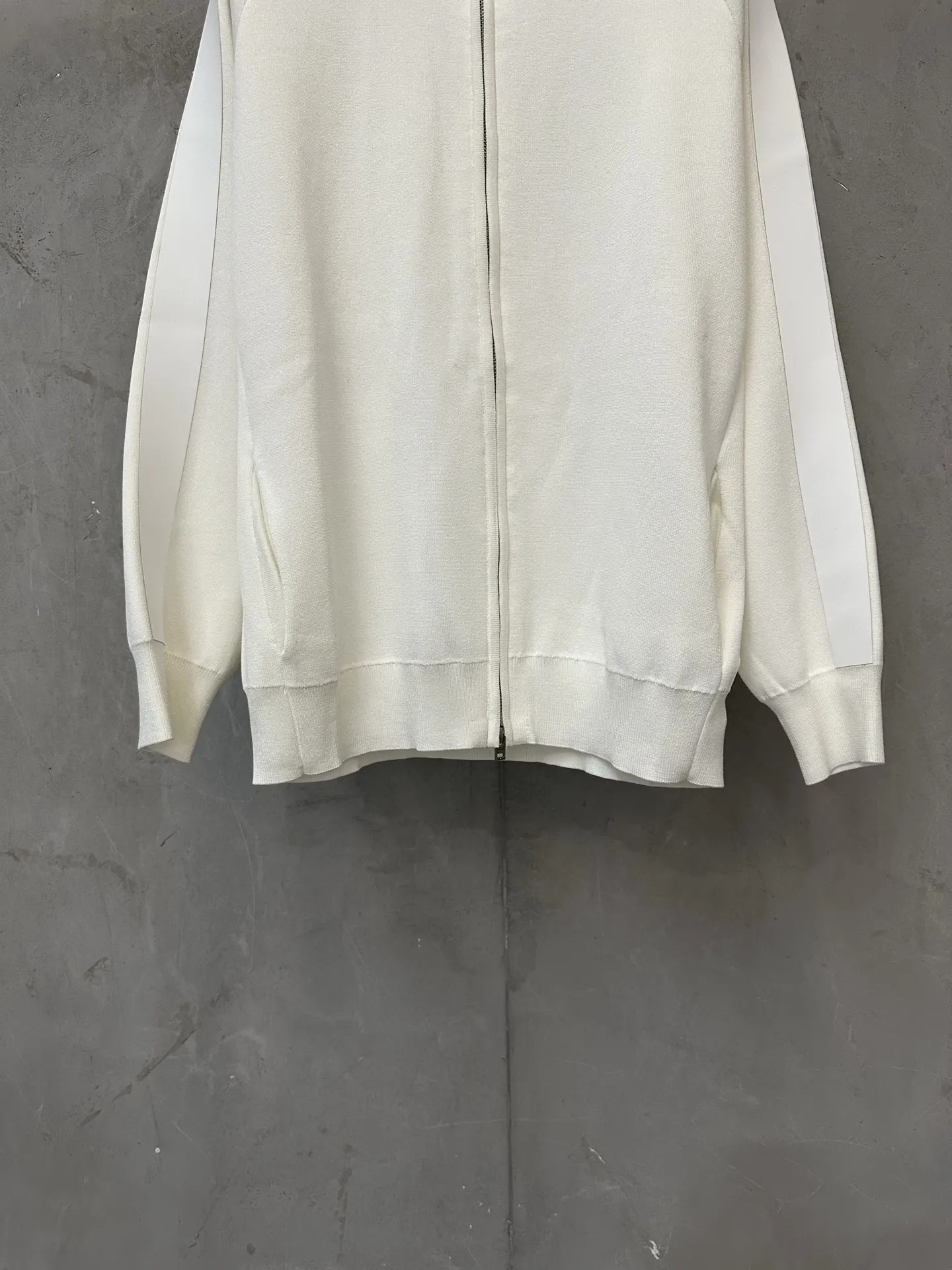 Logo-Embossed Zip-Up Knit Cardigan D35024446 — view 4