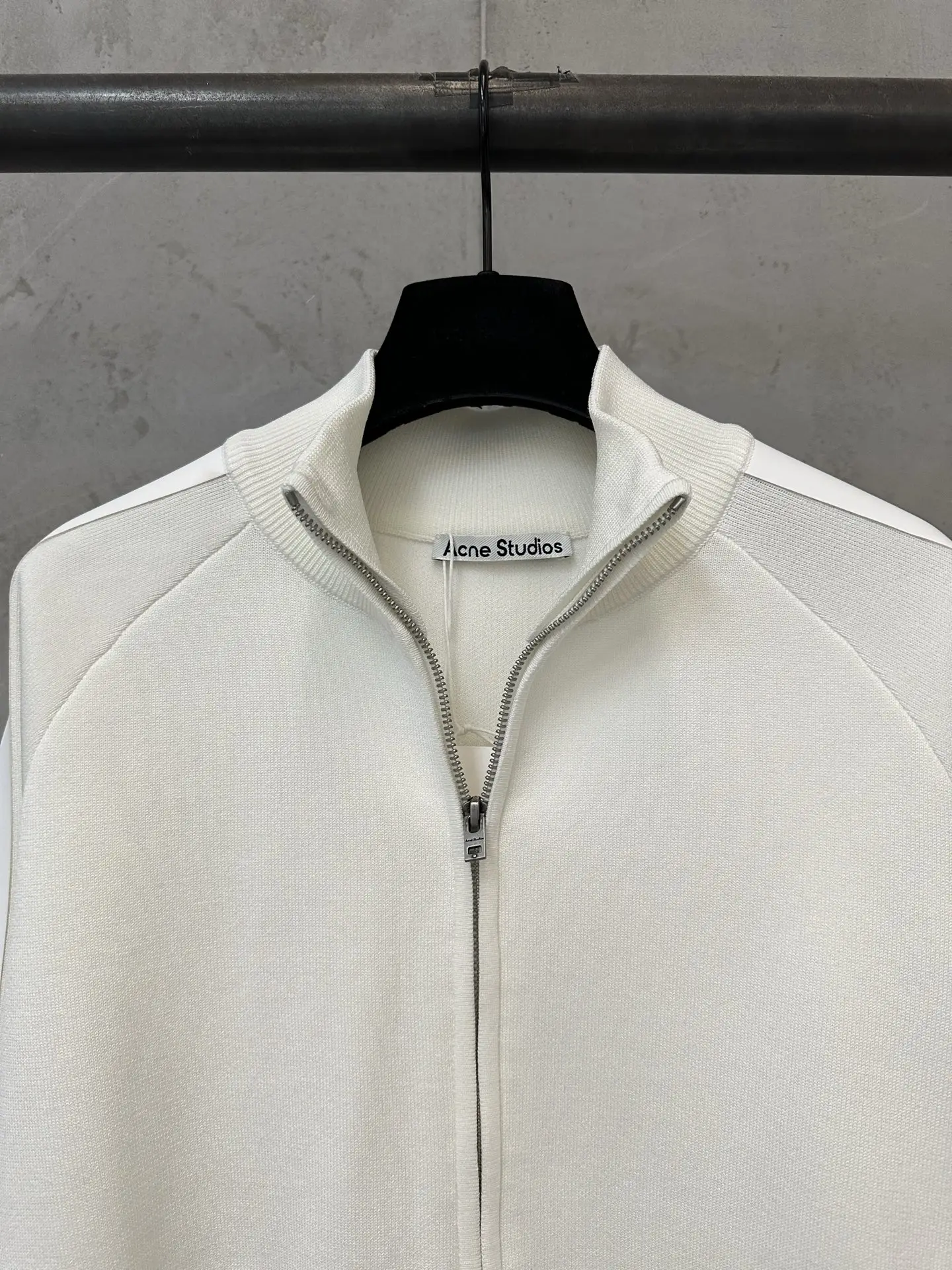 Logo-Embossed Zip-Up Knit Cardigan D35024446 — view 5