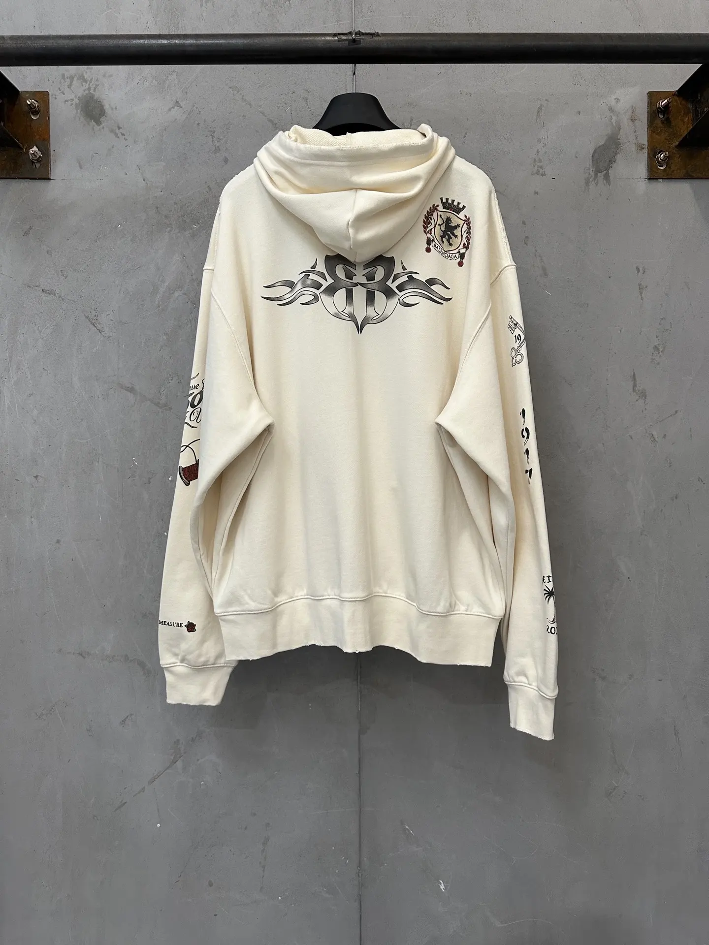 1917 Tattoo Graphic Zip-Up Hoodie D35020240 — view 2