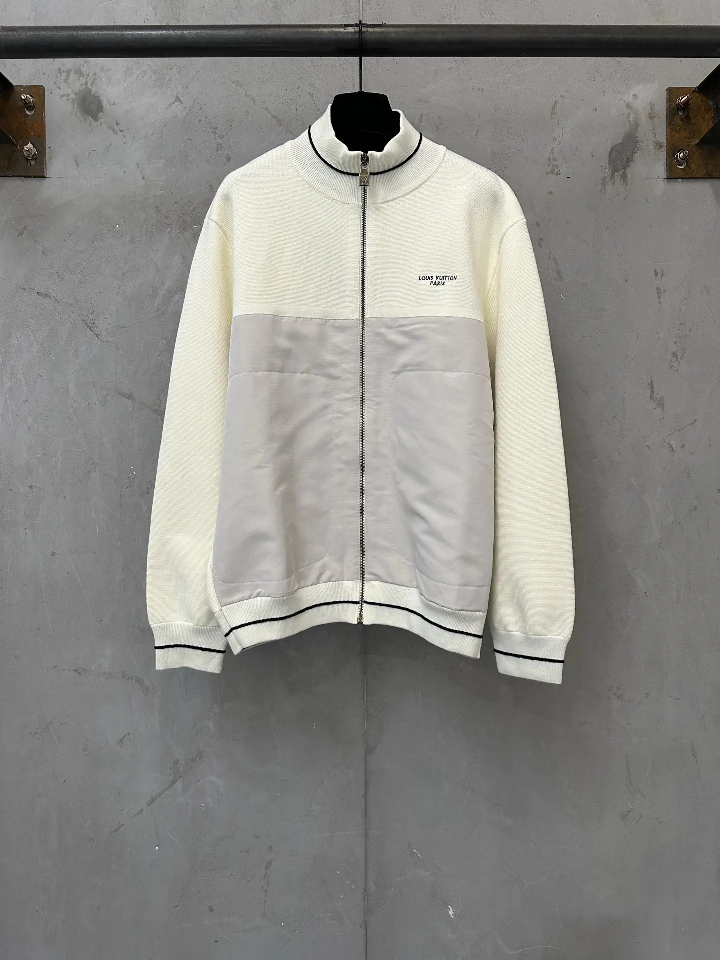 Logo Embroidered Hybrid Knit Zip-Up Cardigan D35024378