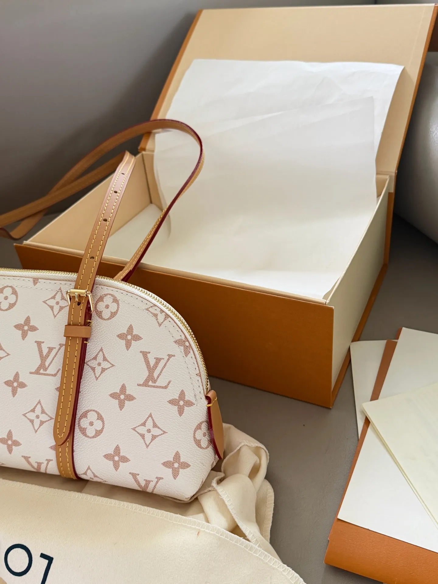 Squire East West Monogram Shoulder Bag D35518114 — view 3