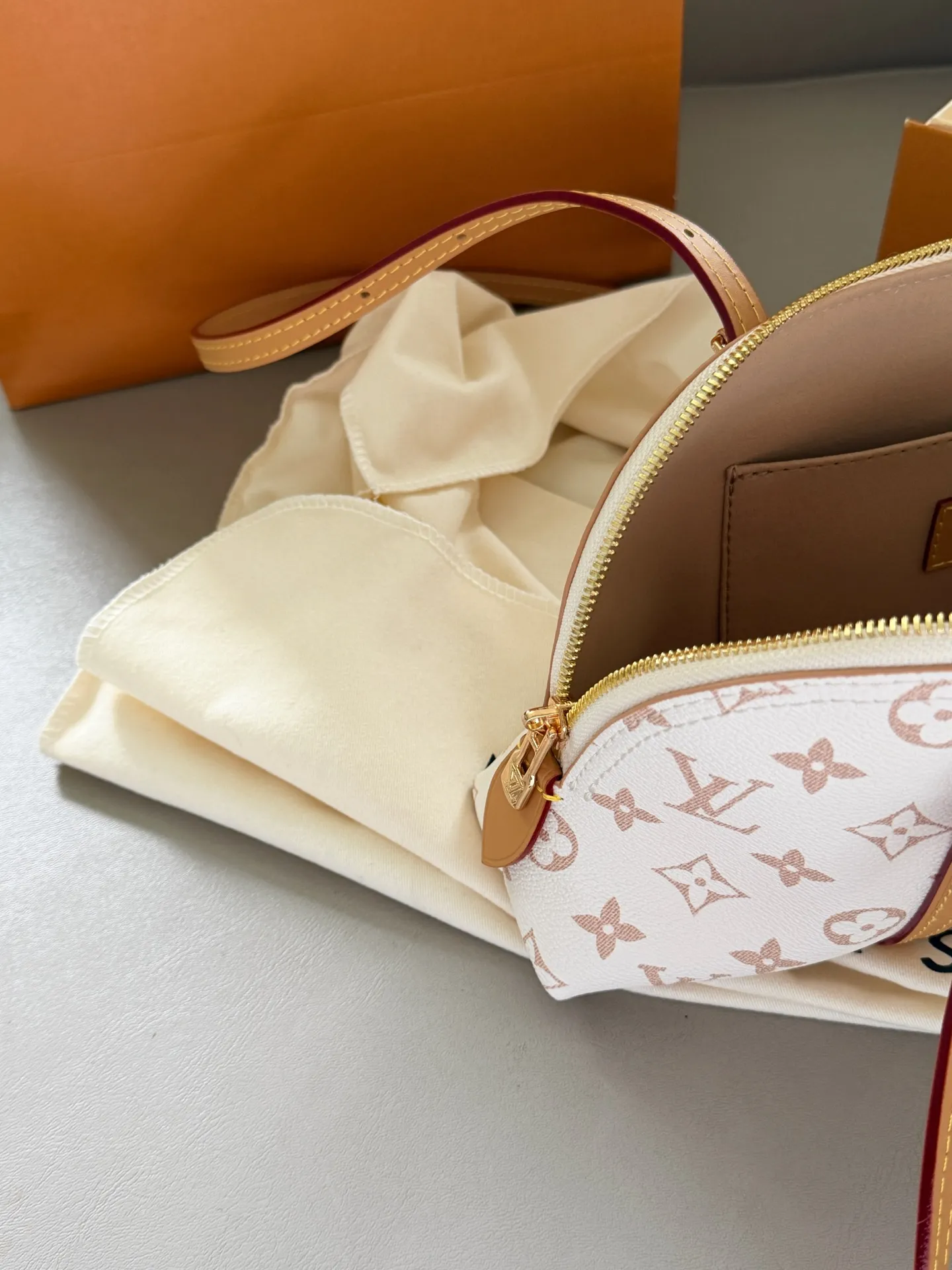Squire East West Monogram Shoulder Bag D35518114 — view 8