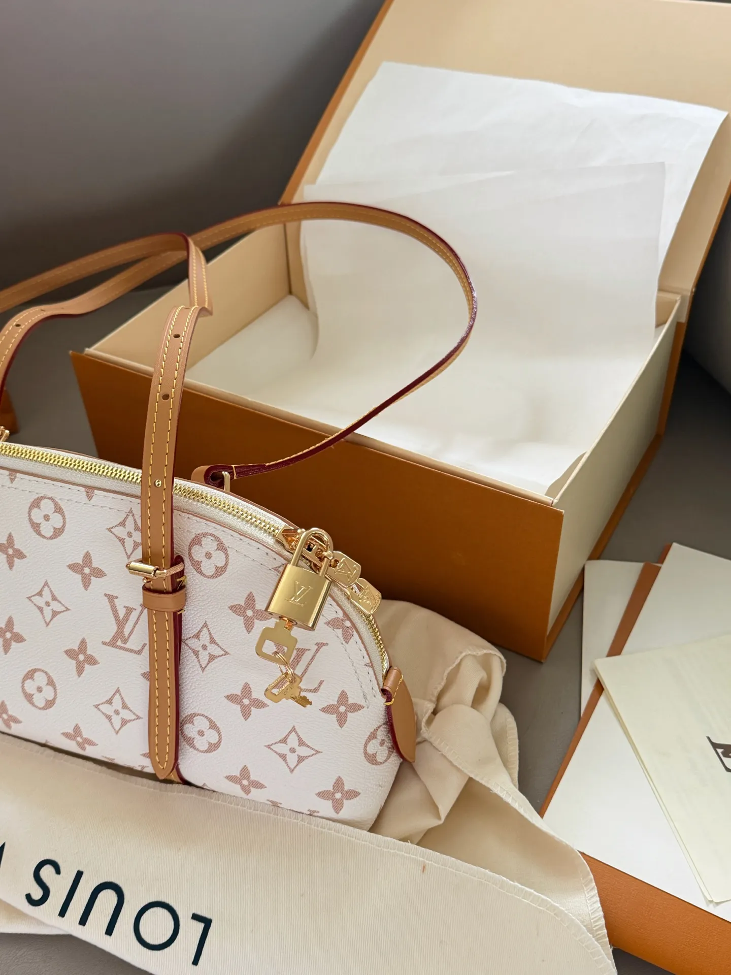 Squire East West Monogram Shoulder Bag D35518114 — view 9