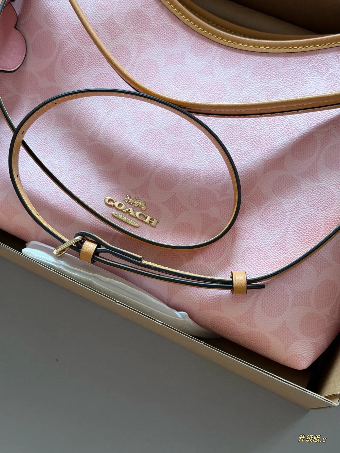 Coach Laurel Hobo Bag in Signature Canvas D35517912 — view 3