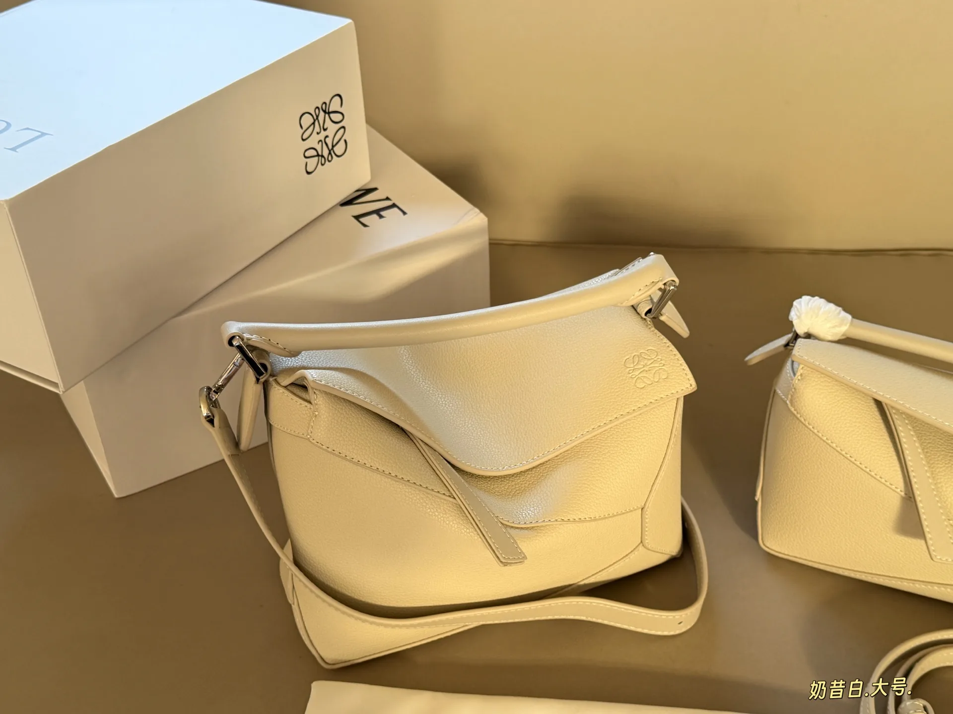 Loewe Puzzle Grained Leather Bag D35518280 — view 11