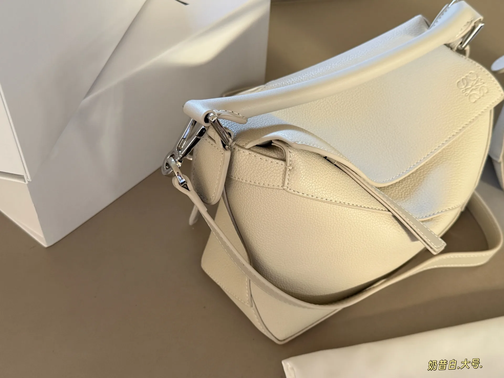 Loewe Puzzle Grained Leather Bag D35518280 — view 13