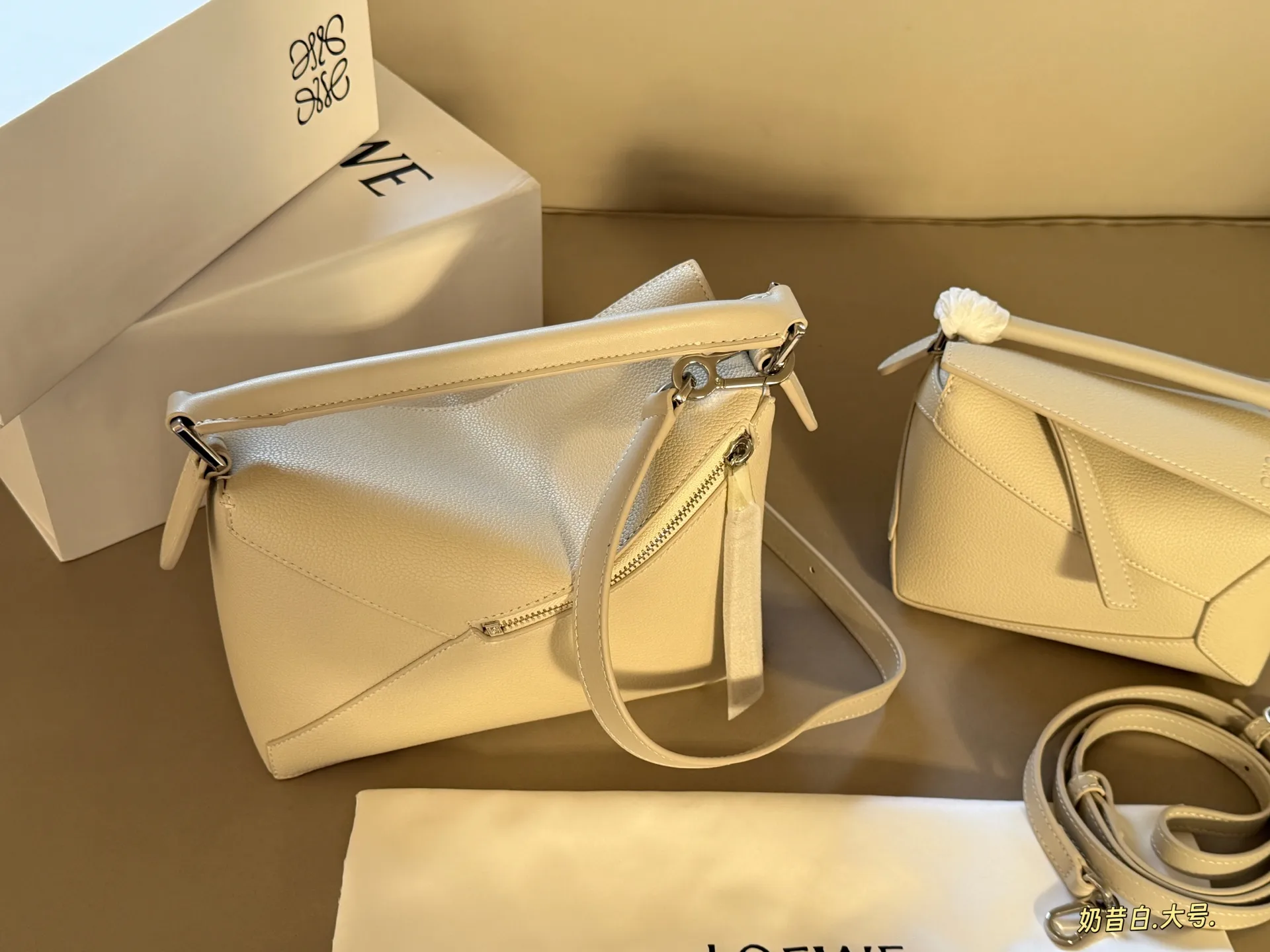 Loewe Puzzle Grained Leather Bag D35518280 — view 15