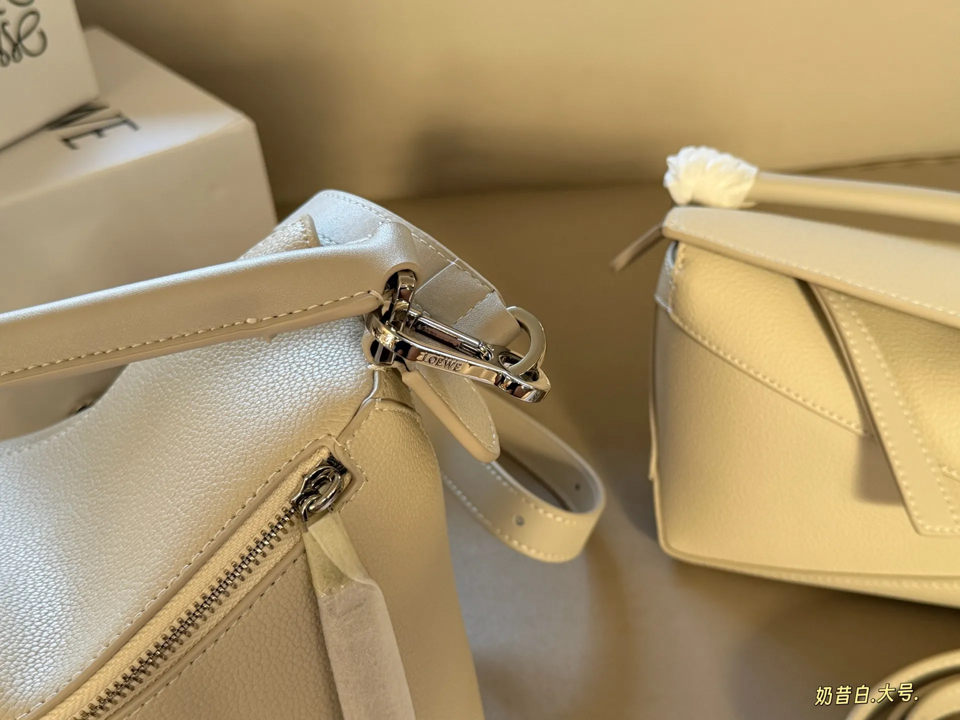 Loewe Puzzle Grained Leather Bag D35518280 — view 18