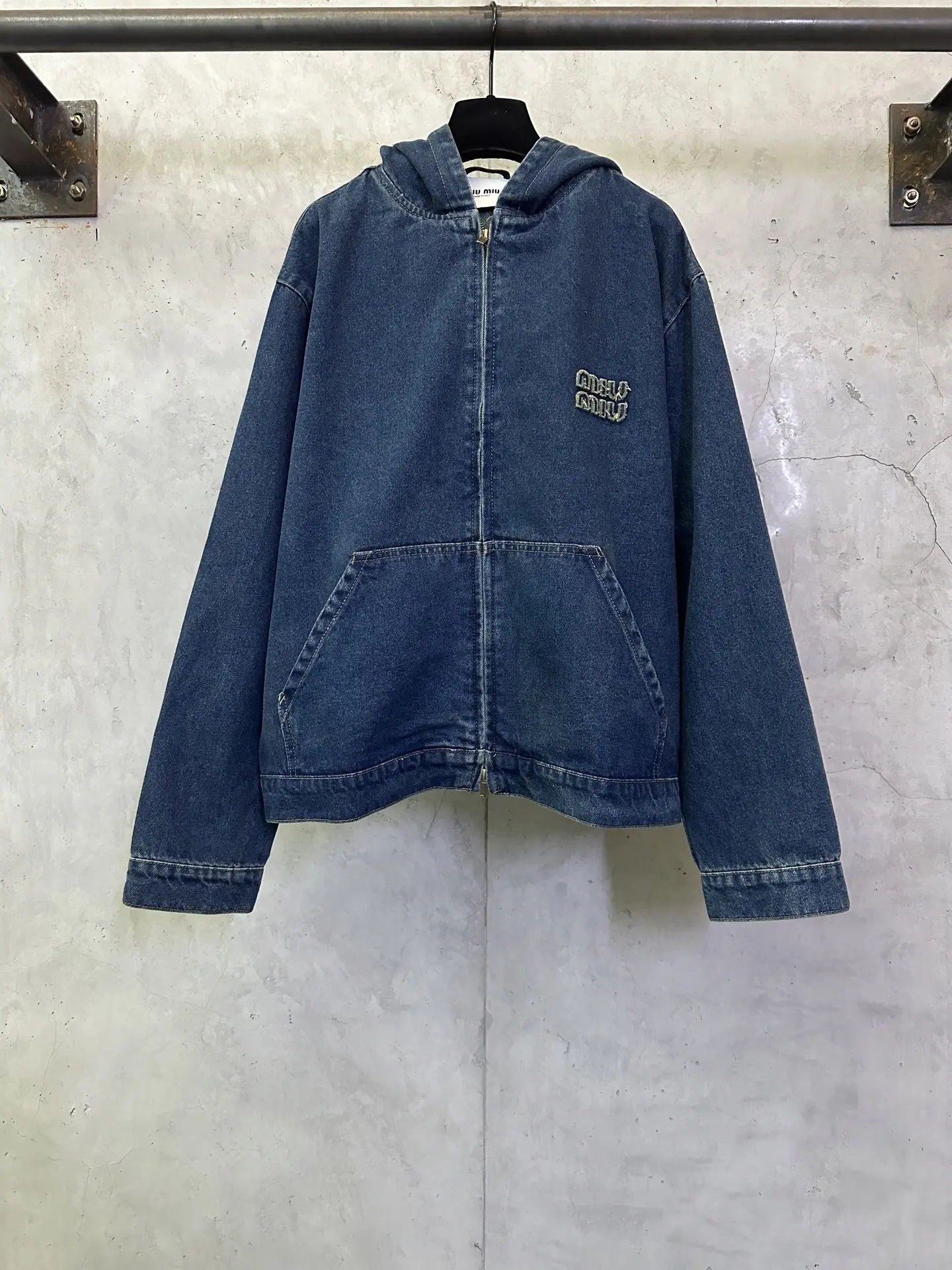 Embroidered Logo Hooded Denim Jacket D36011907