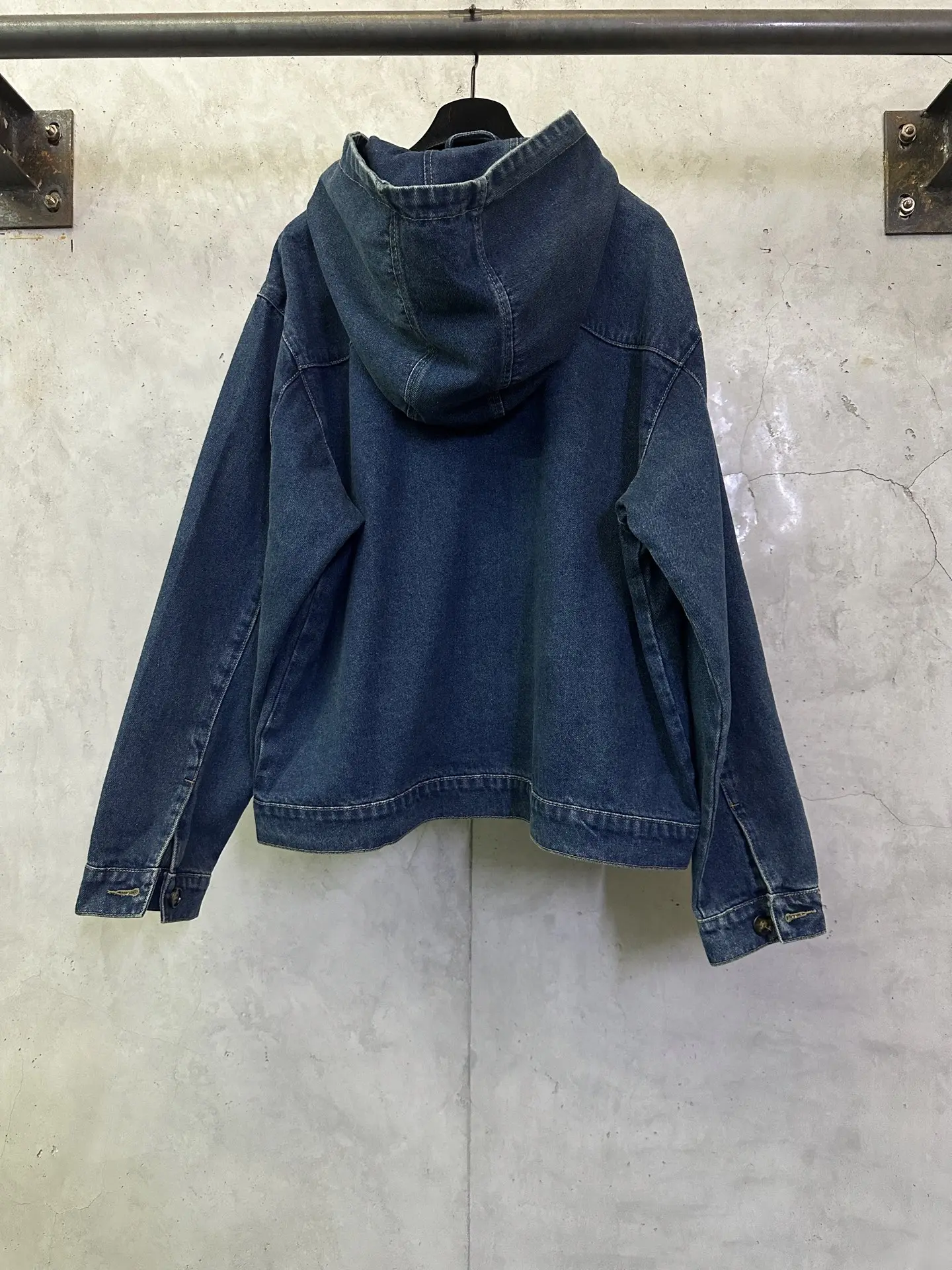 Embroidered Logo Hooded Denim Jacket D36011907 — view 2