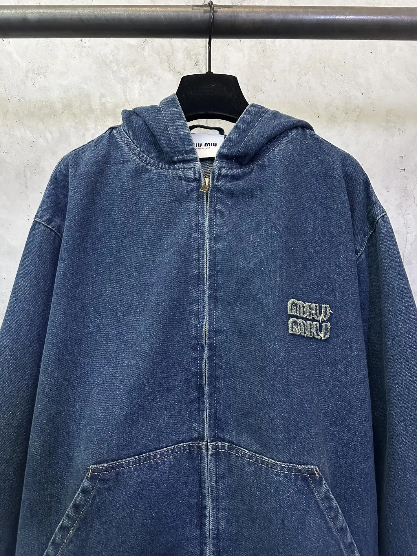 Embroidered Logo Hooded Denim Jacket D36011907 — view 3