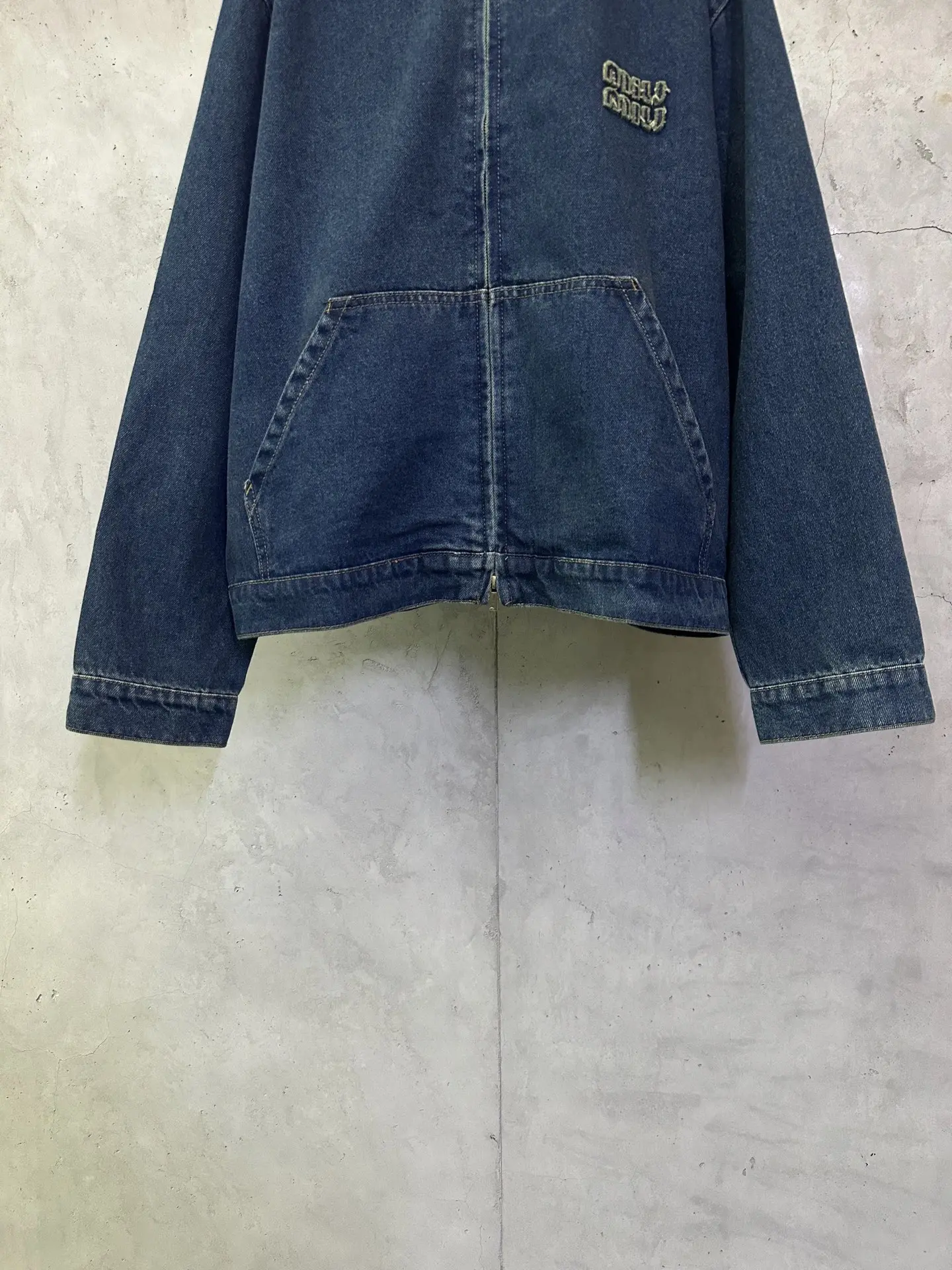 Embroidered Logo Hooded Denim Jacket D36011907 — view 4