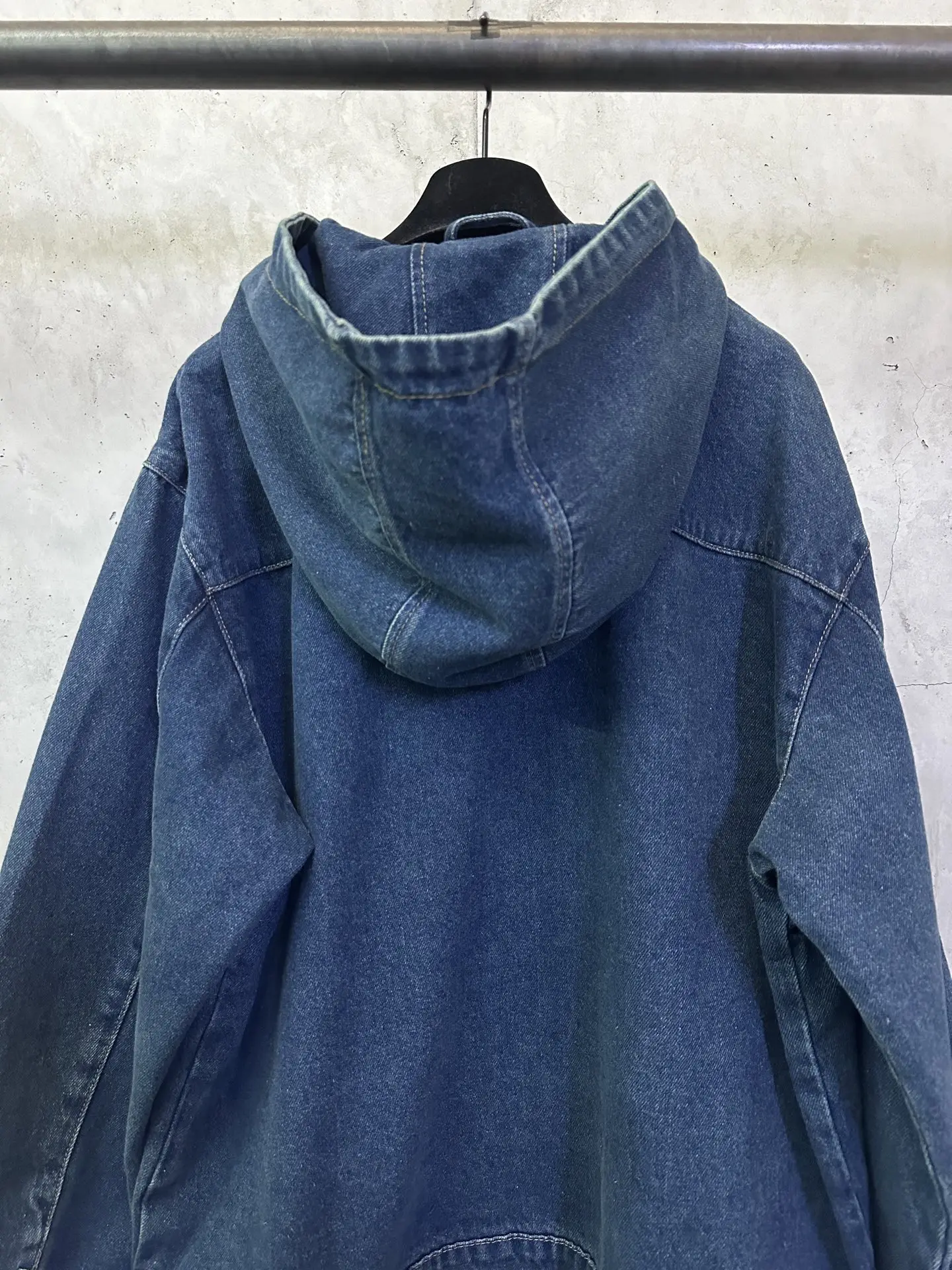 Embroidered Logo Hooded Denim Jacket D36011907 — view 5