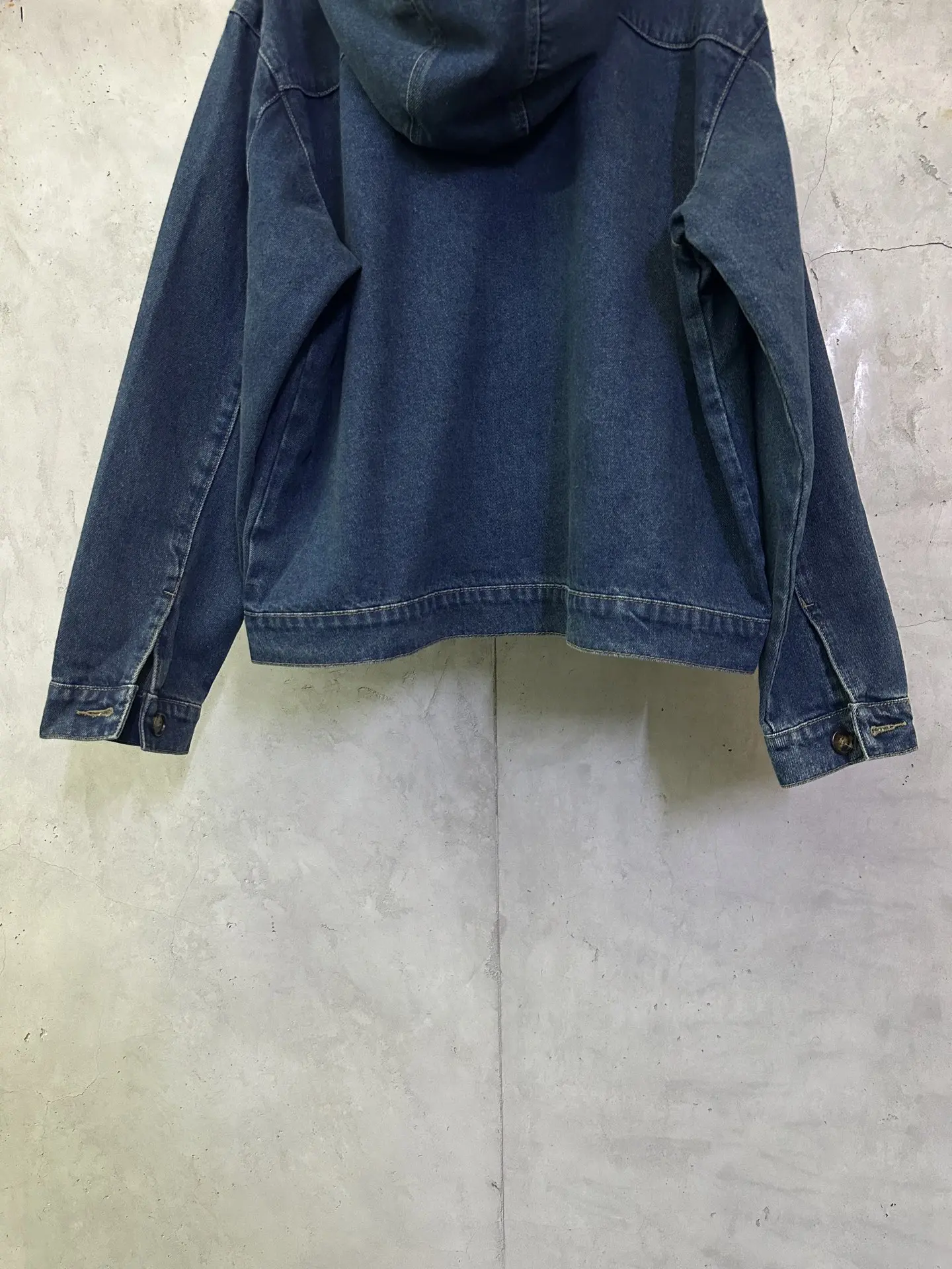 Embroidered Logo Hooded Denim Jacket D36011907 — view 6