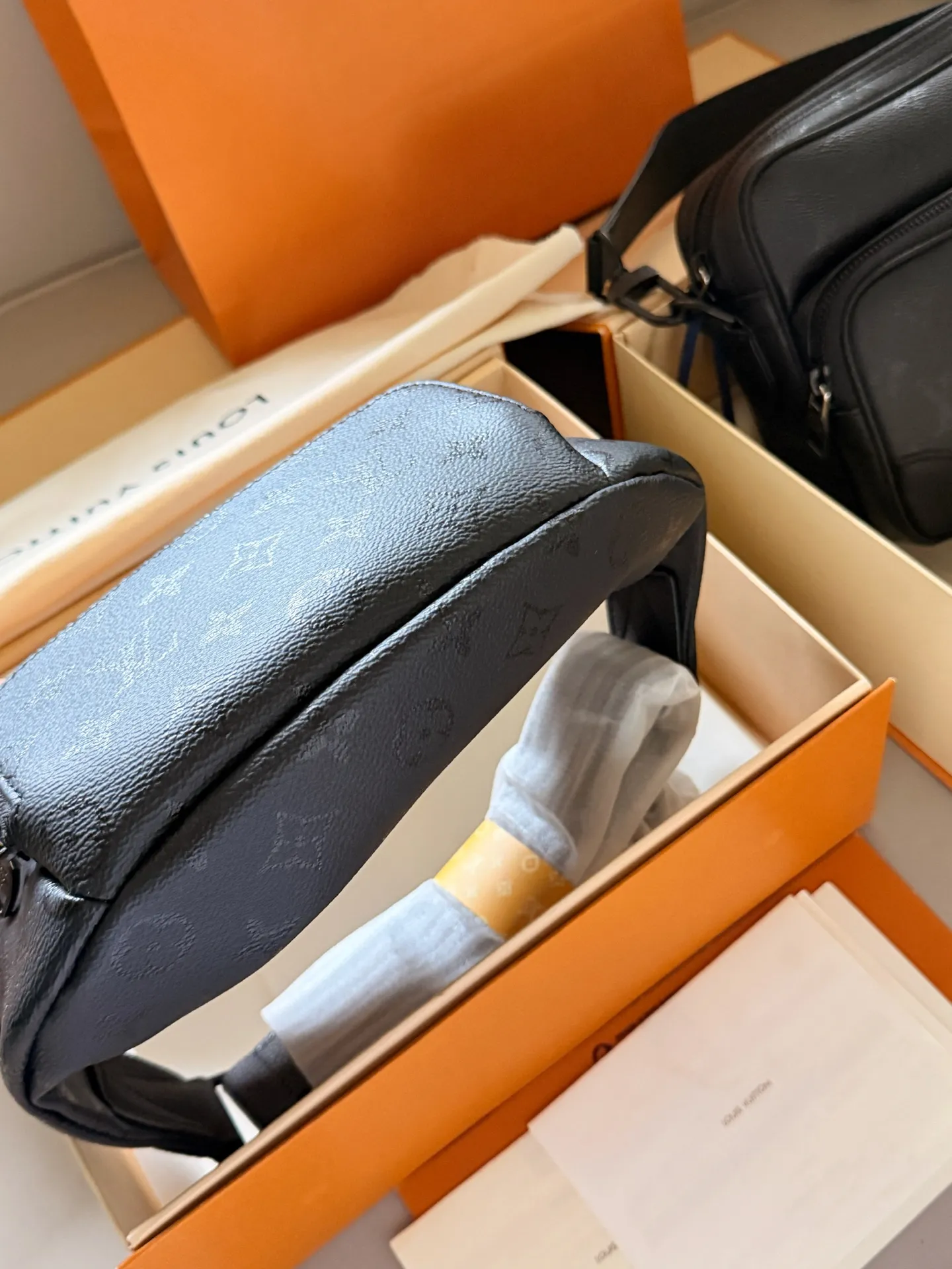 Louis Vuitton Midnight Bum Bag D37018067 — view 8