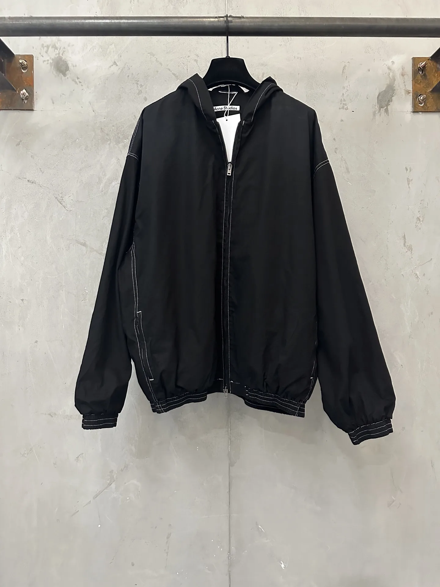 Contrast-Stitch Hooded Nylon Windbreaker D37021812