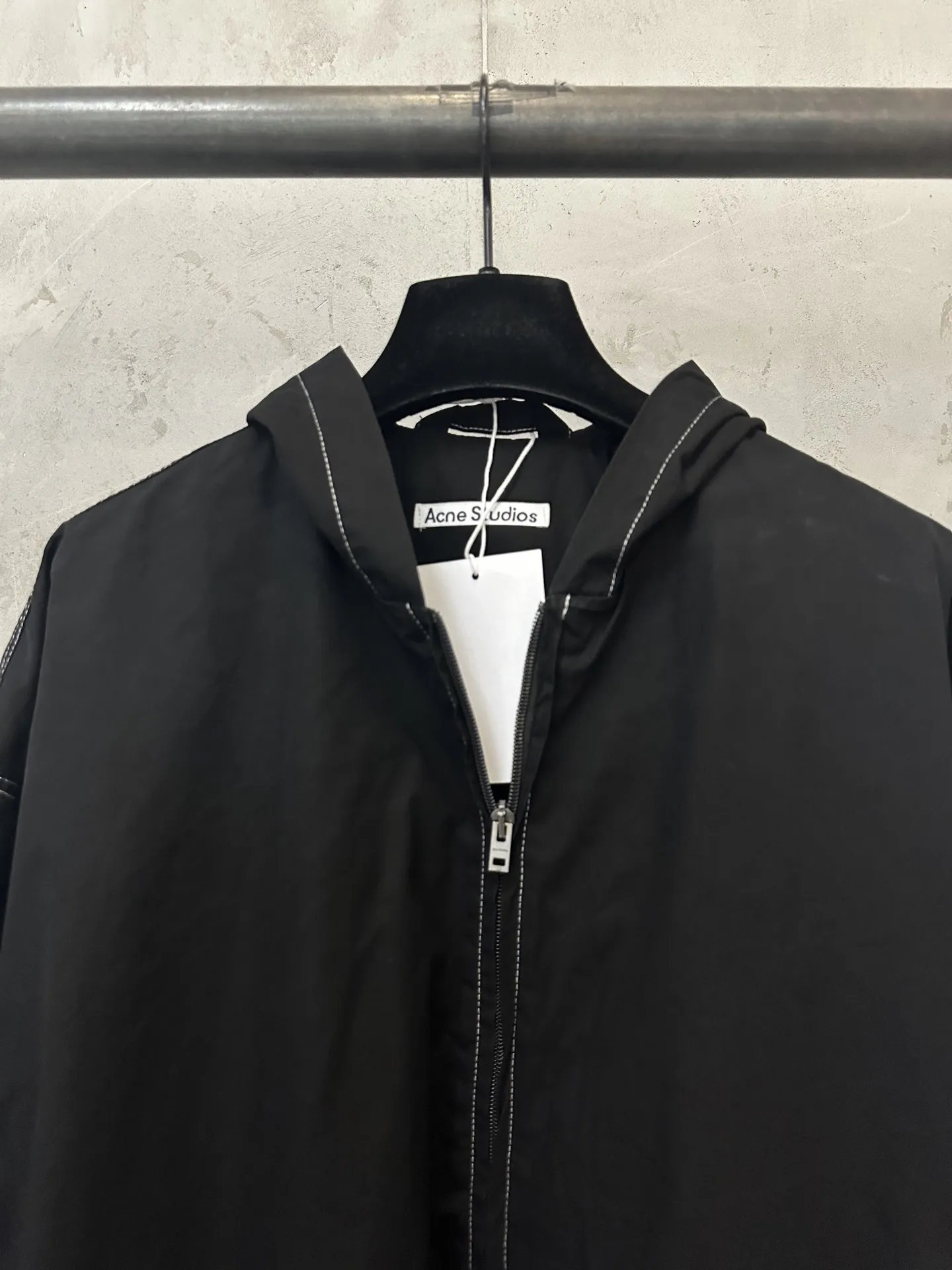 Contrast-Stitch Hooded Nylon Windbreaker D37021812 — view 5