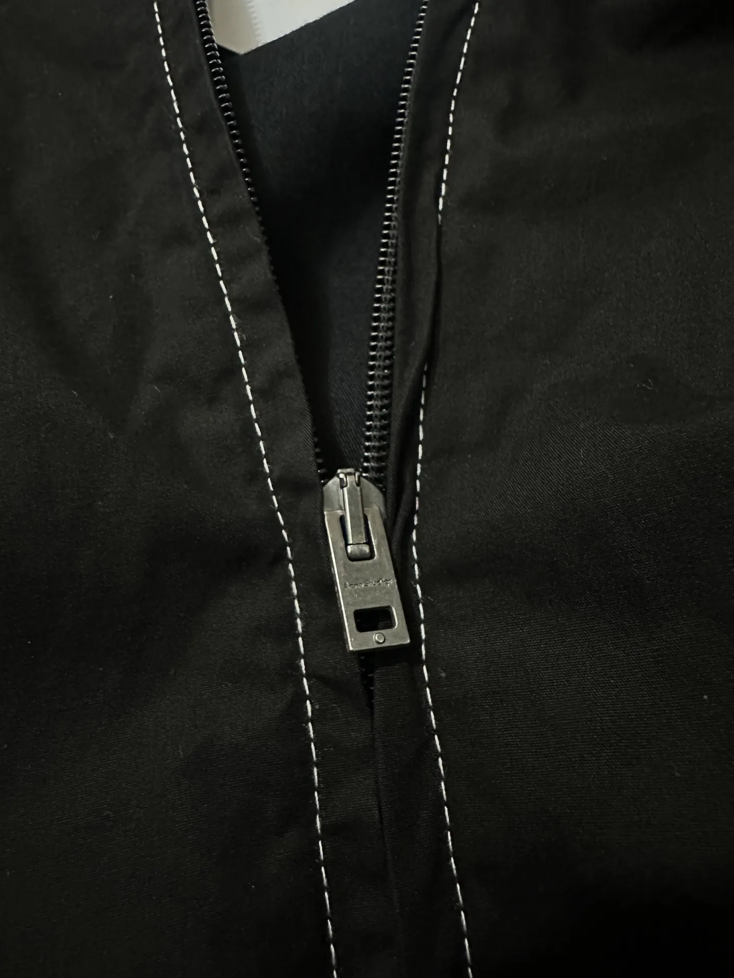 Contrast-Stitch Hooded Nylon Windbreaker D37021812 — view 6