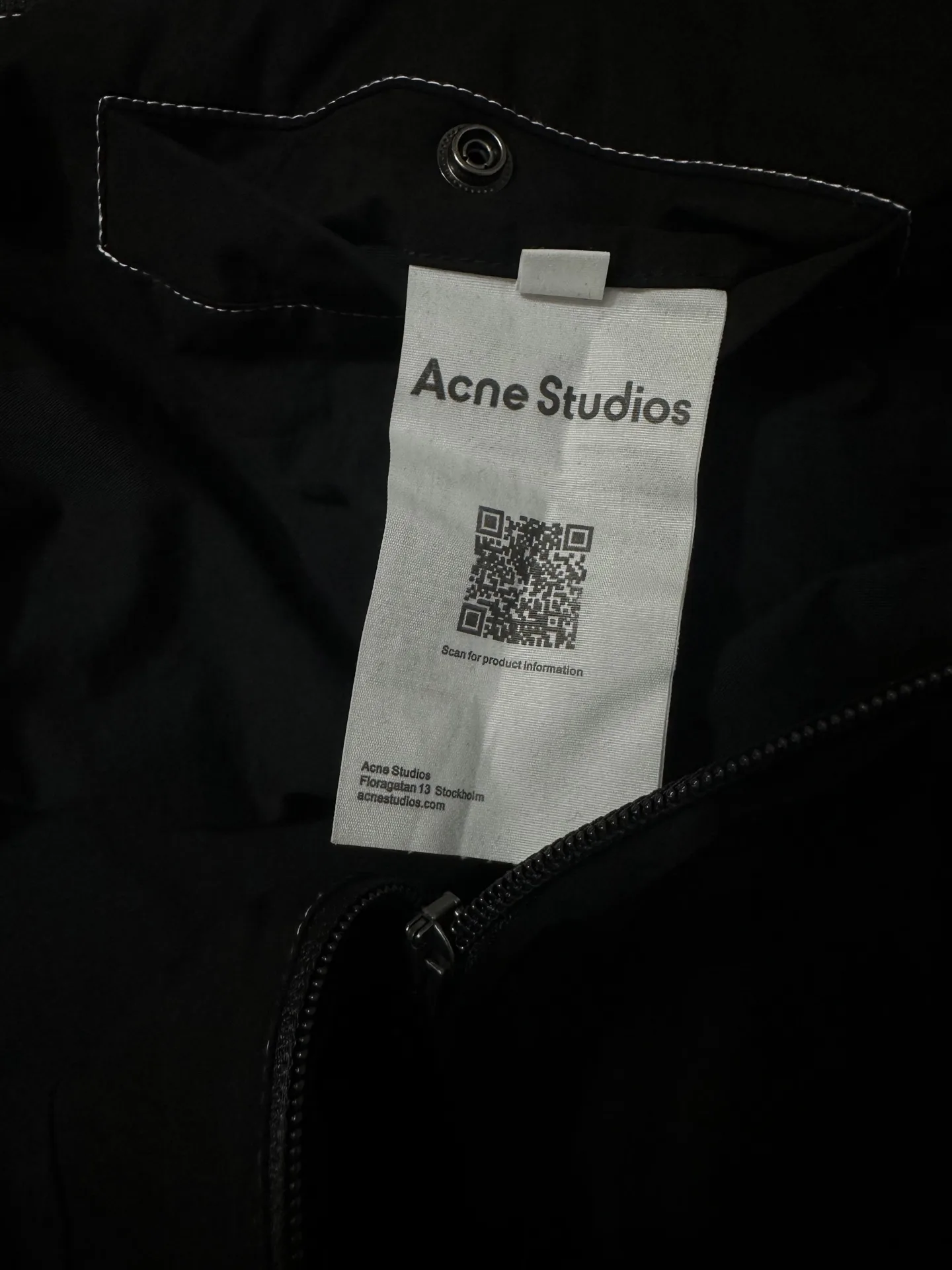 Contrast-Stitch Hooded Nylon Windbreaker D37021812 — view 13