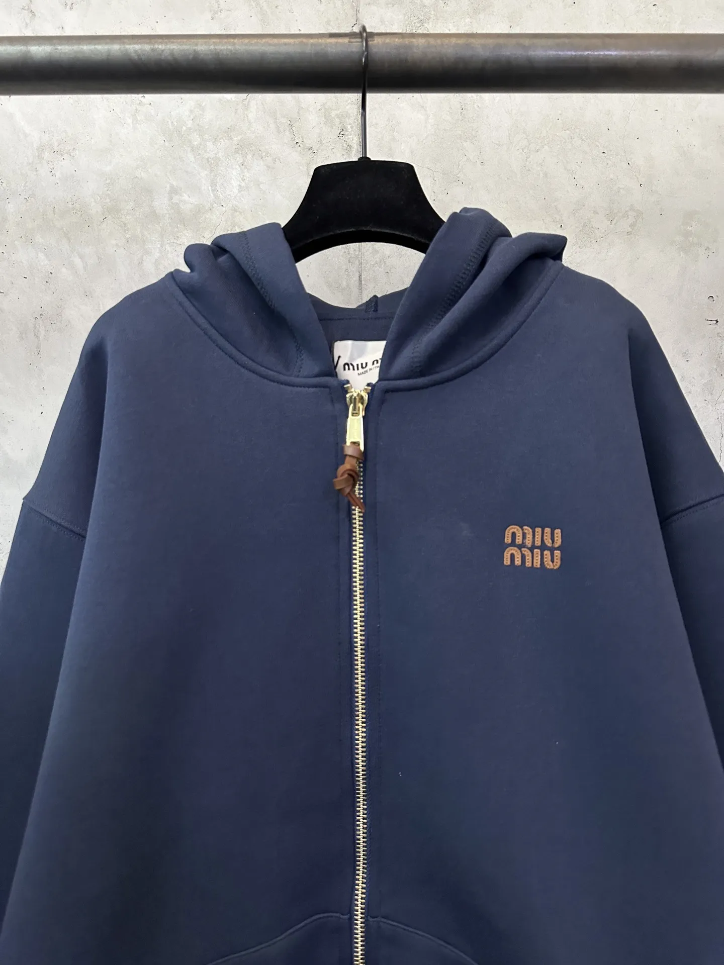 Logo-Embroidered Zip-Up Hoodie D37024407 — view 3