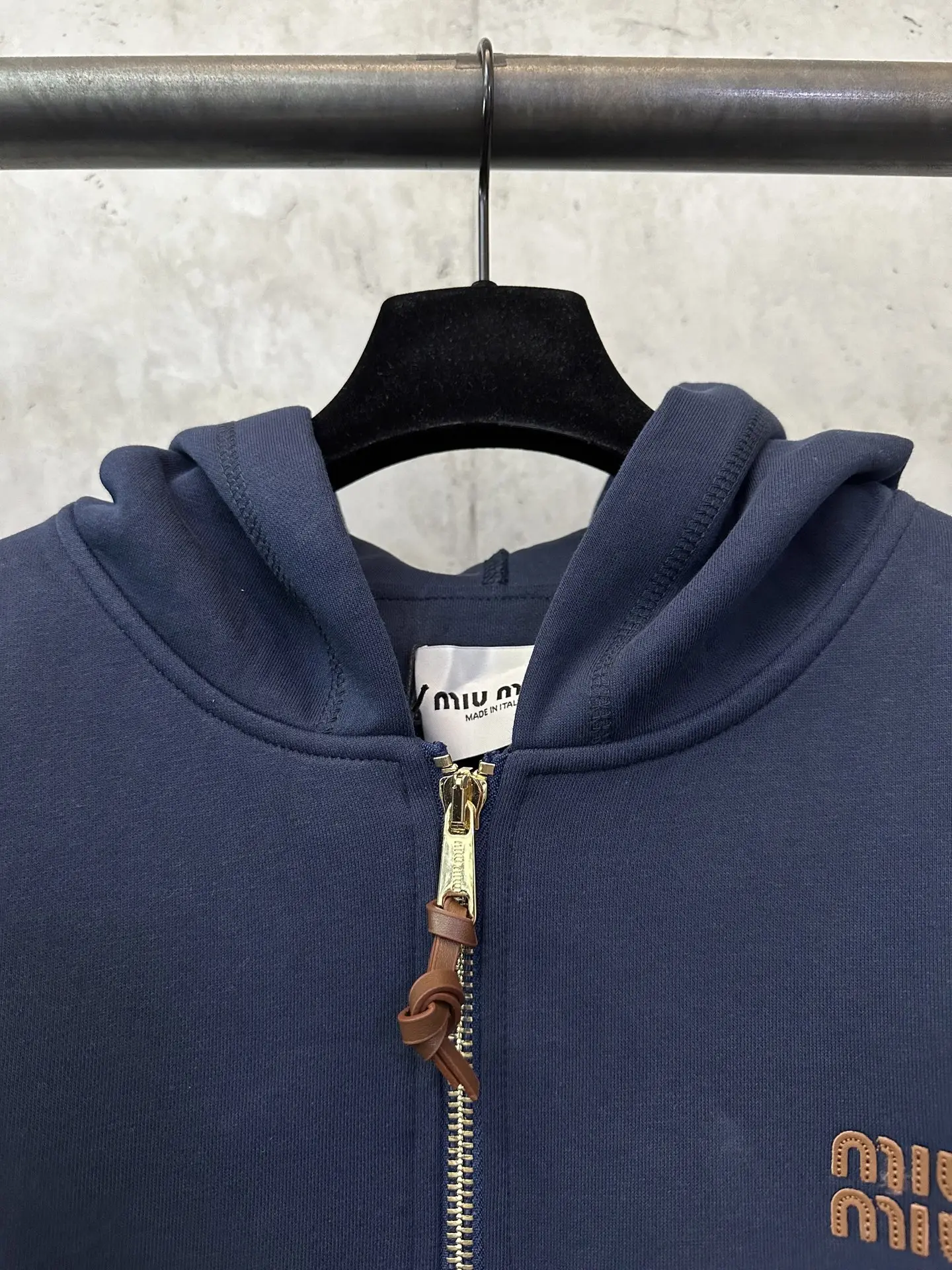 Logo-Embroidered Zip-Up Hoodie D37024407 — view 7