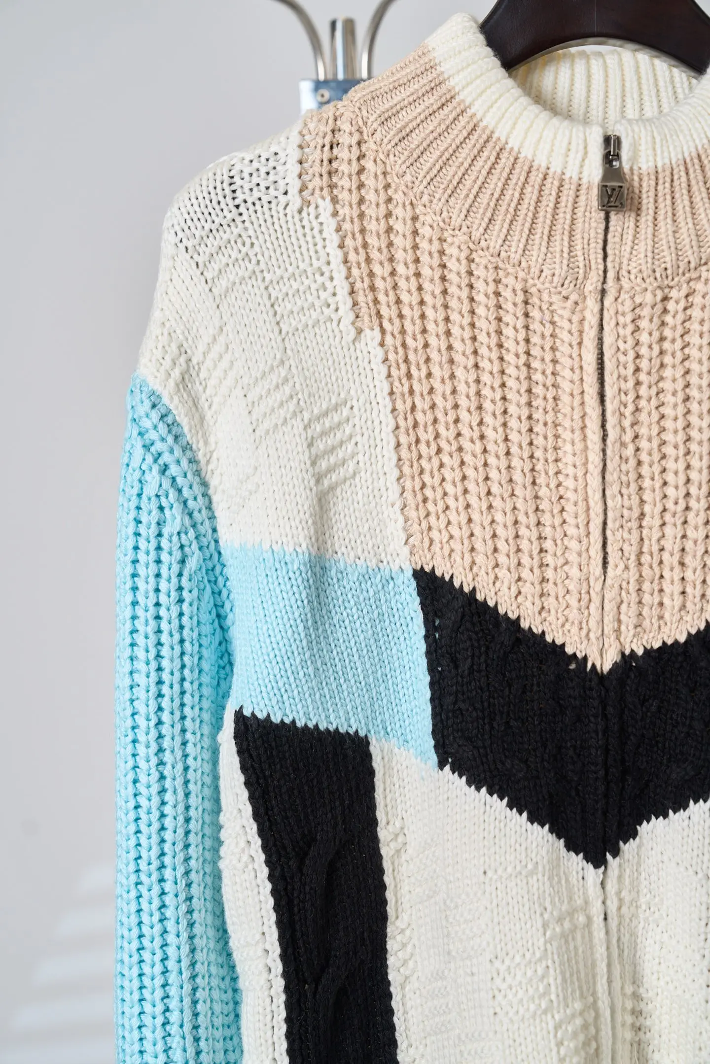 Color-Block Logo Embroidery Zip-Up Knit Jacket D37520414 — view 6