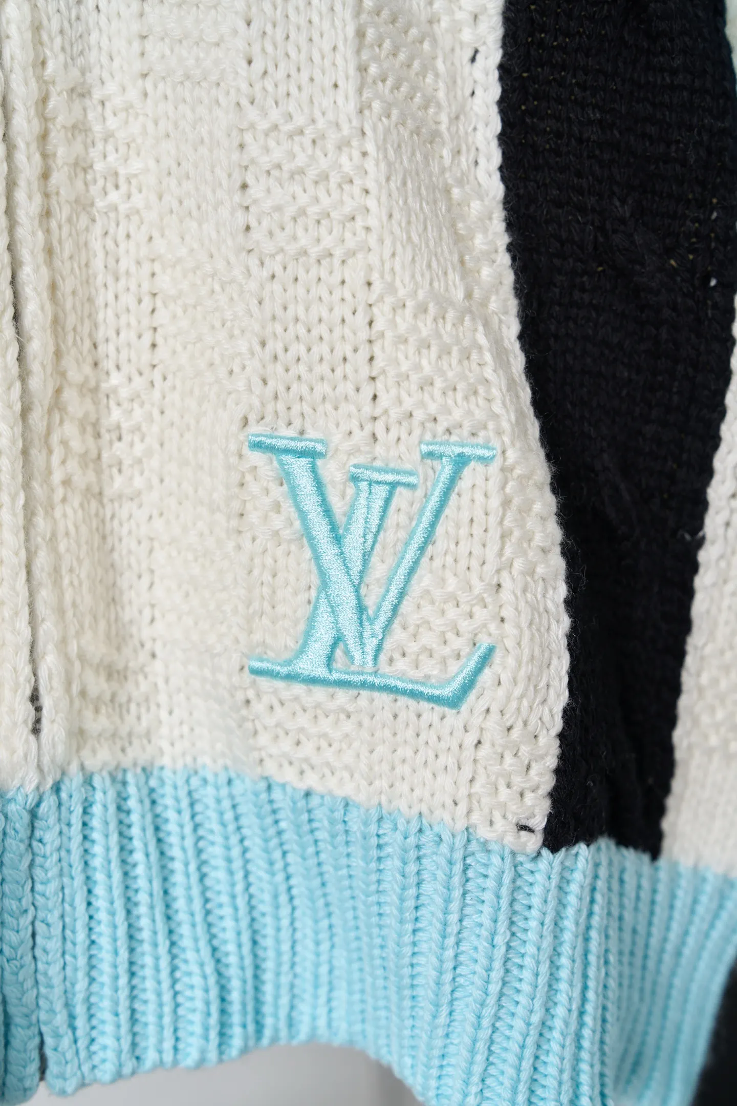 Color-Block Logo Embroidery Zip-Up Knit Jacket D37520414 — view 10