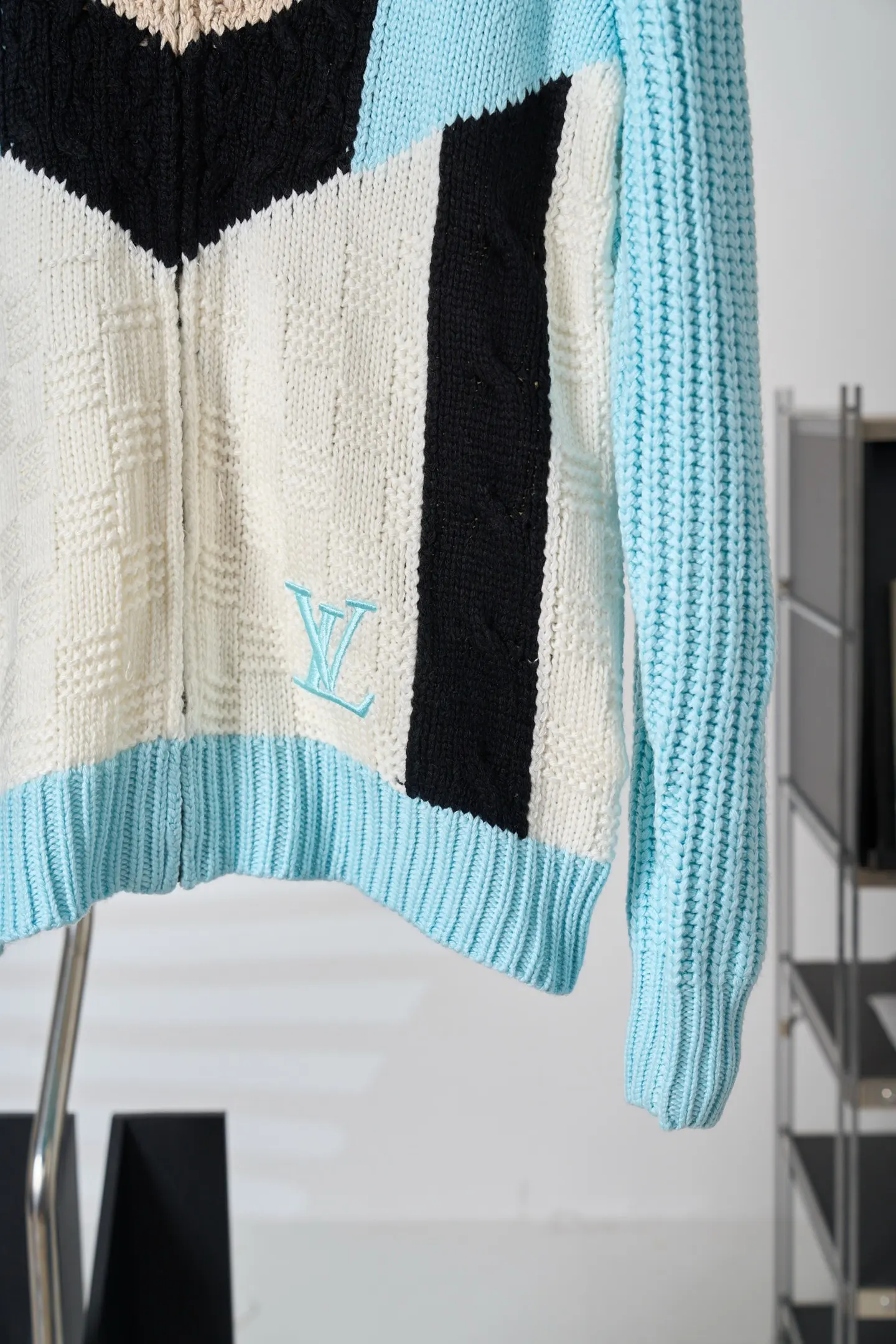 Color-Block Logo Embroidery Zip-Up Knit Jacket D37520414 — view 11