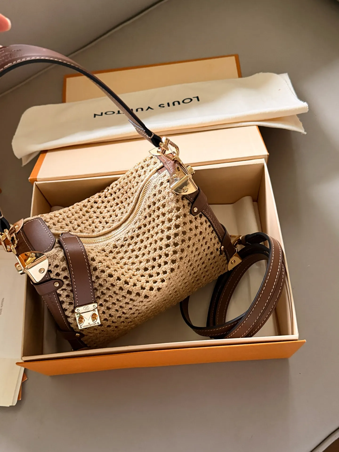 Trunkside Woven Shoulder Bag D37518118 — view 2