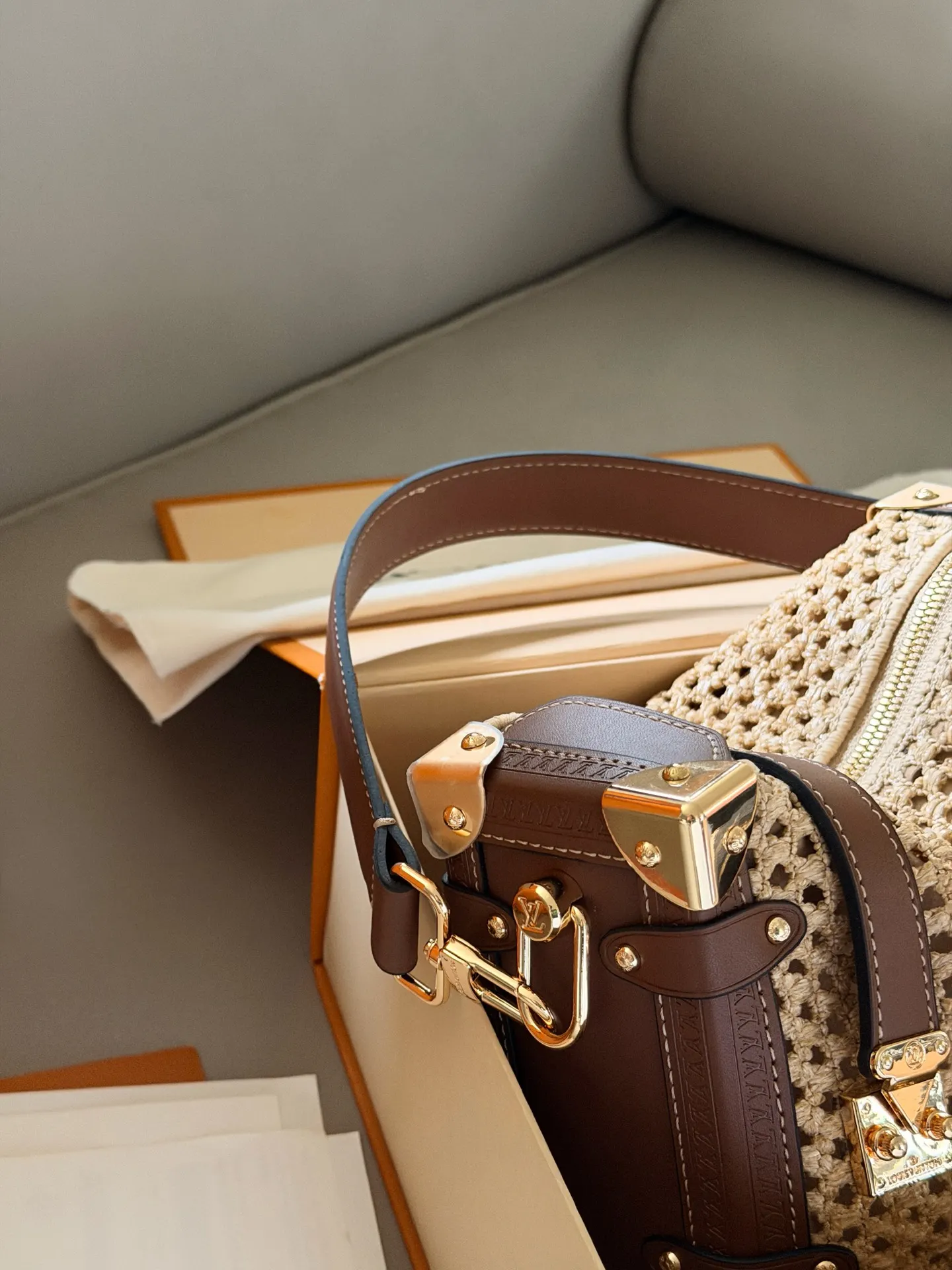 Trunkside Woven Shoulder Bag D37518118 — view 5
