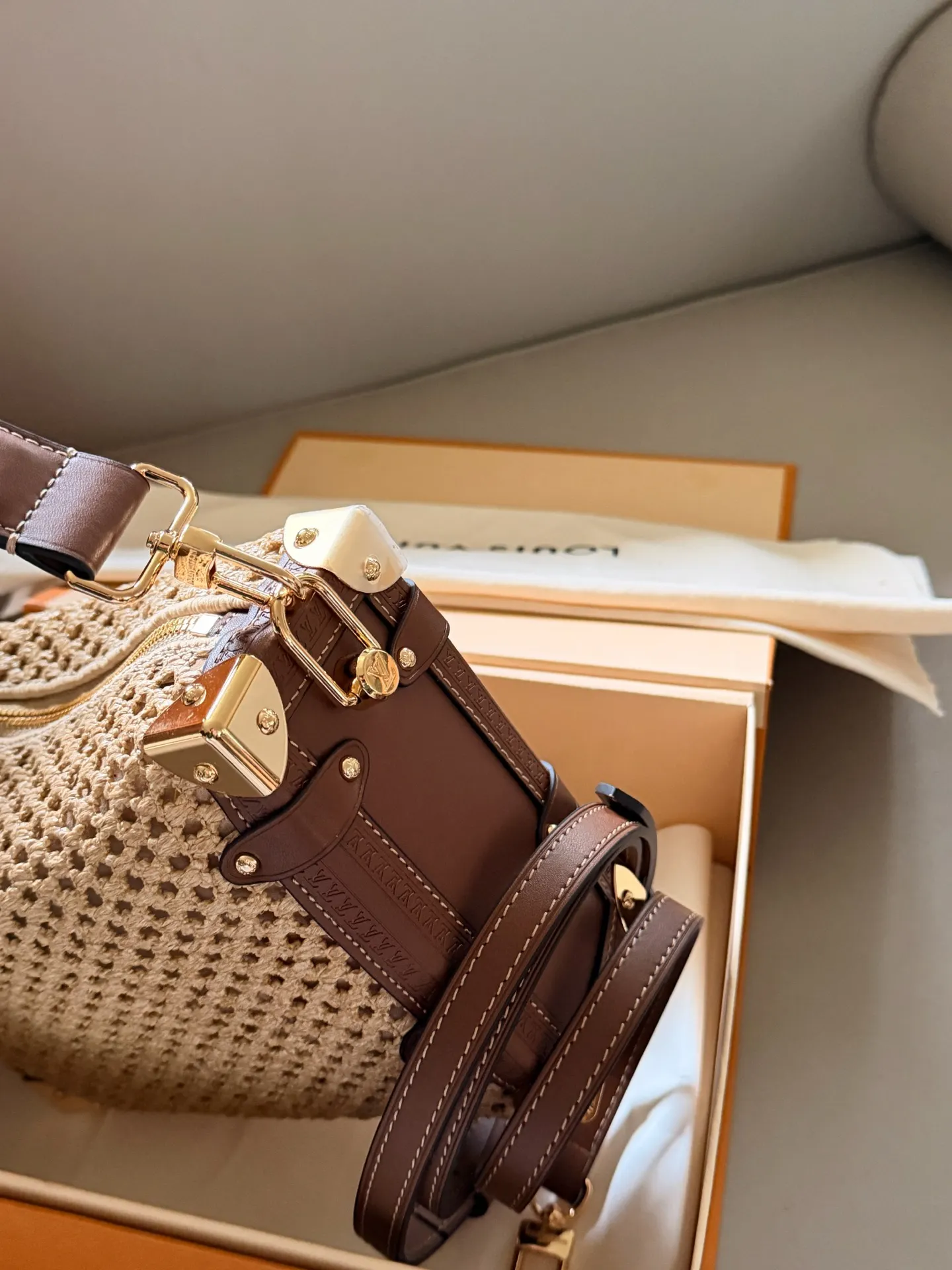 Trunkside Woven Shoulder Bag D37518118 — view 8