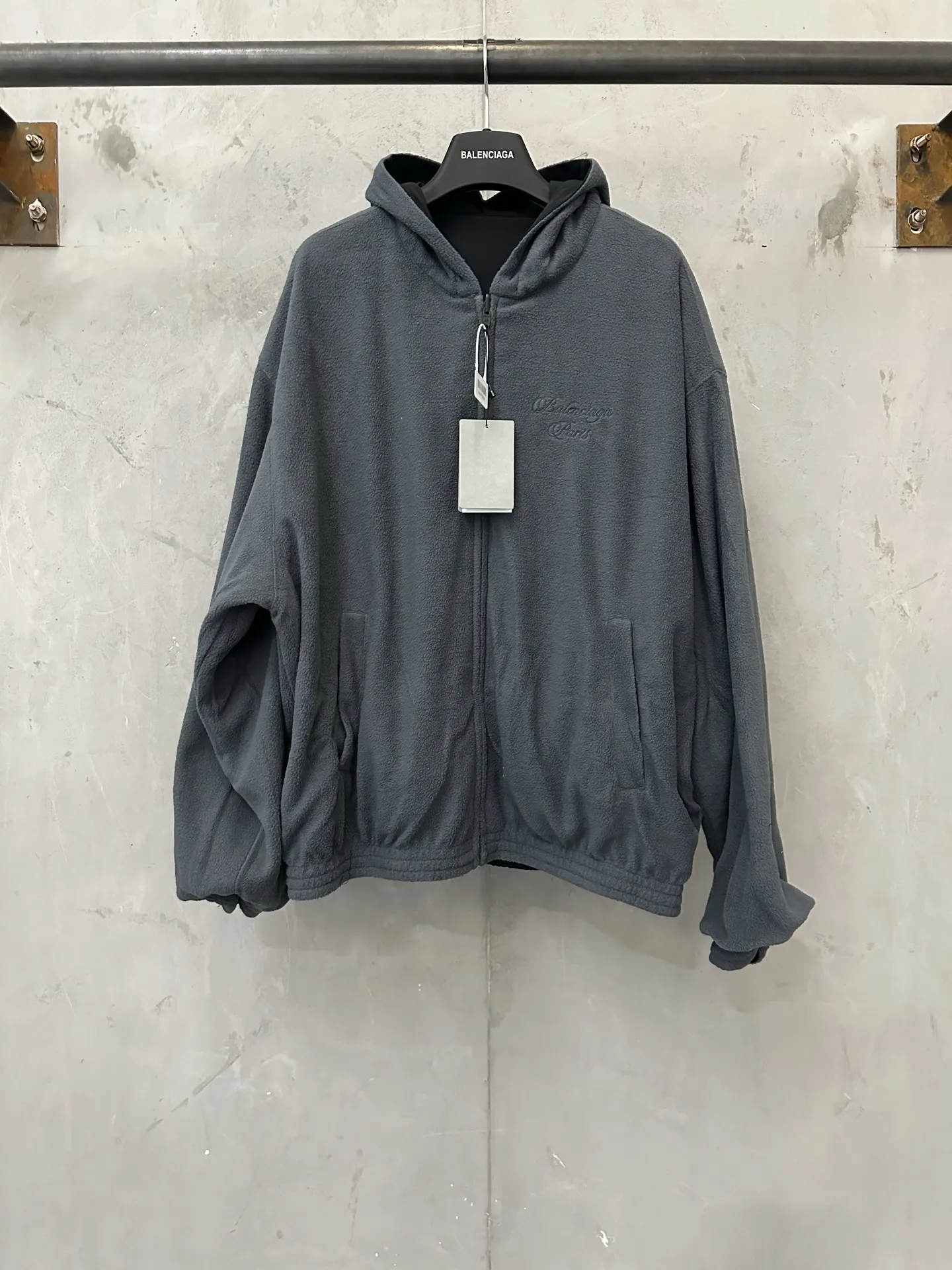 Reversible Logo-Embroidered Hooded Jacket D38023553 — view 3