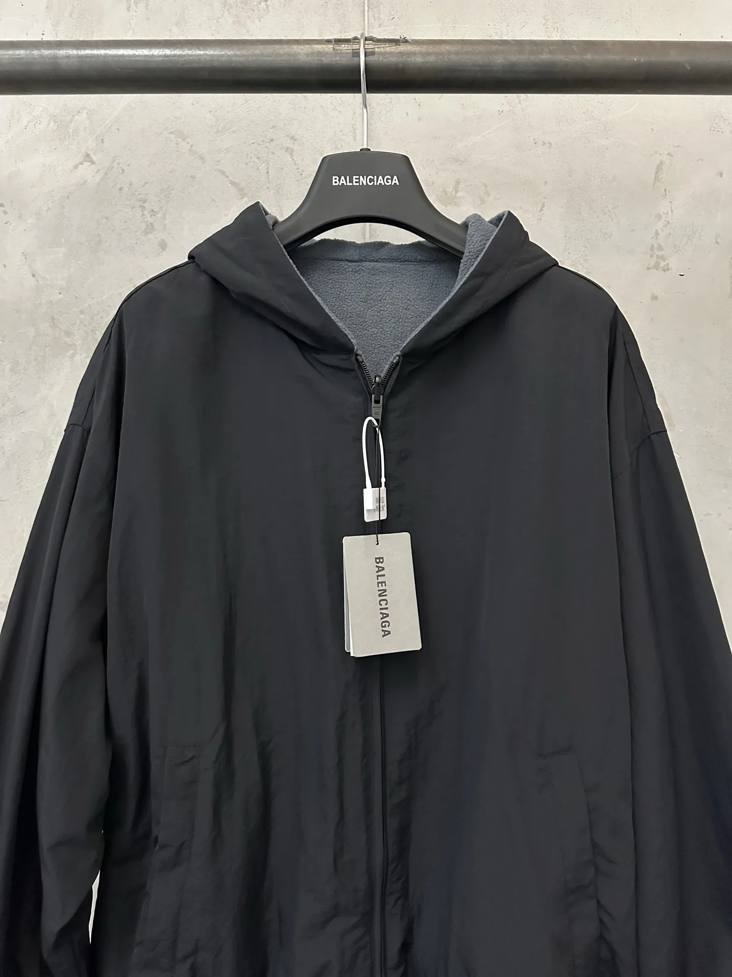 Reversible Logo-Embroidered Hooded Jacket D38023553 — view 5