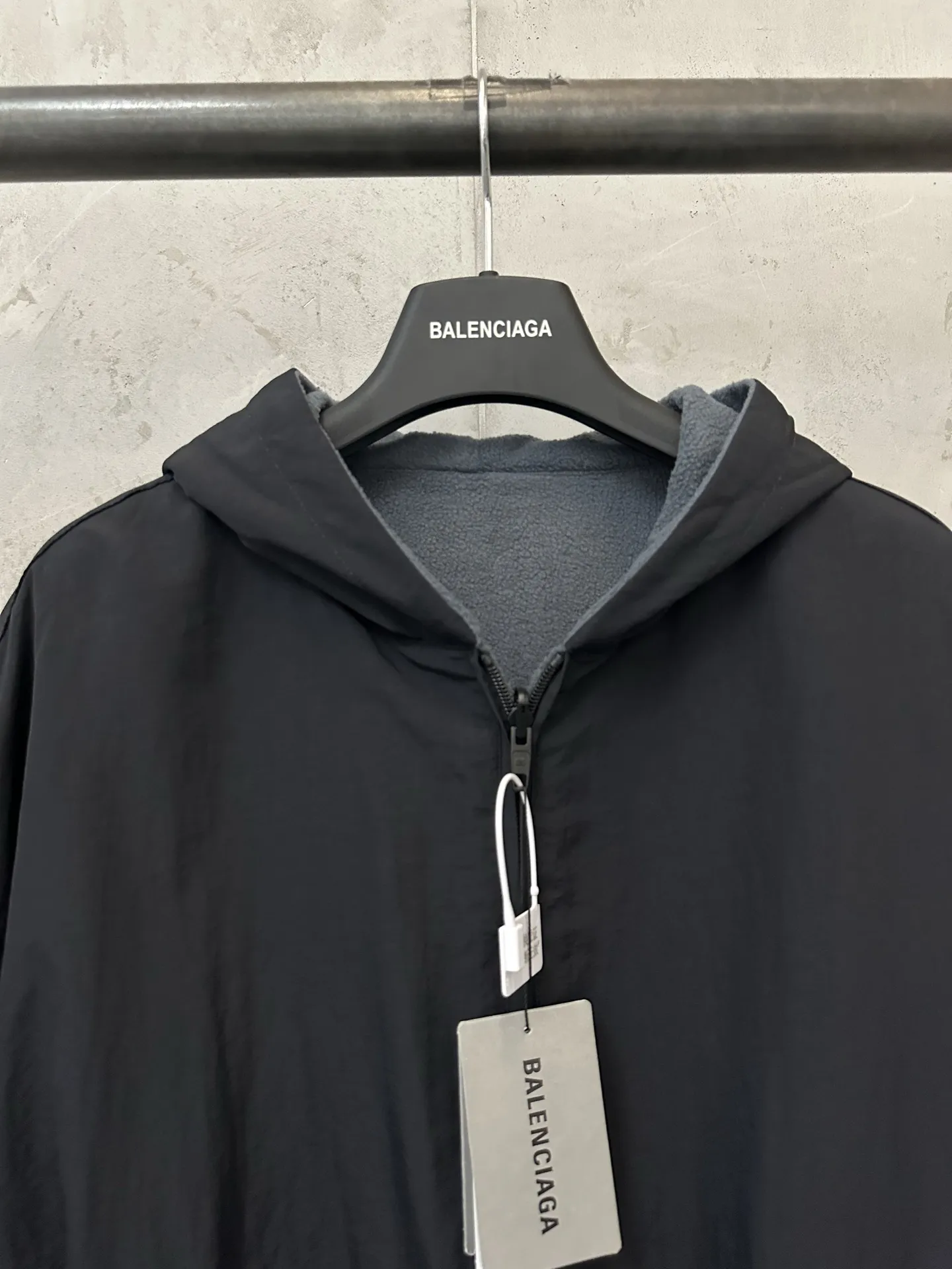 Reversible Logo-Embroidered Hooded Jacket D38023553 — view 7