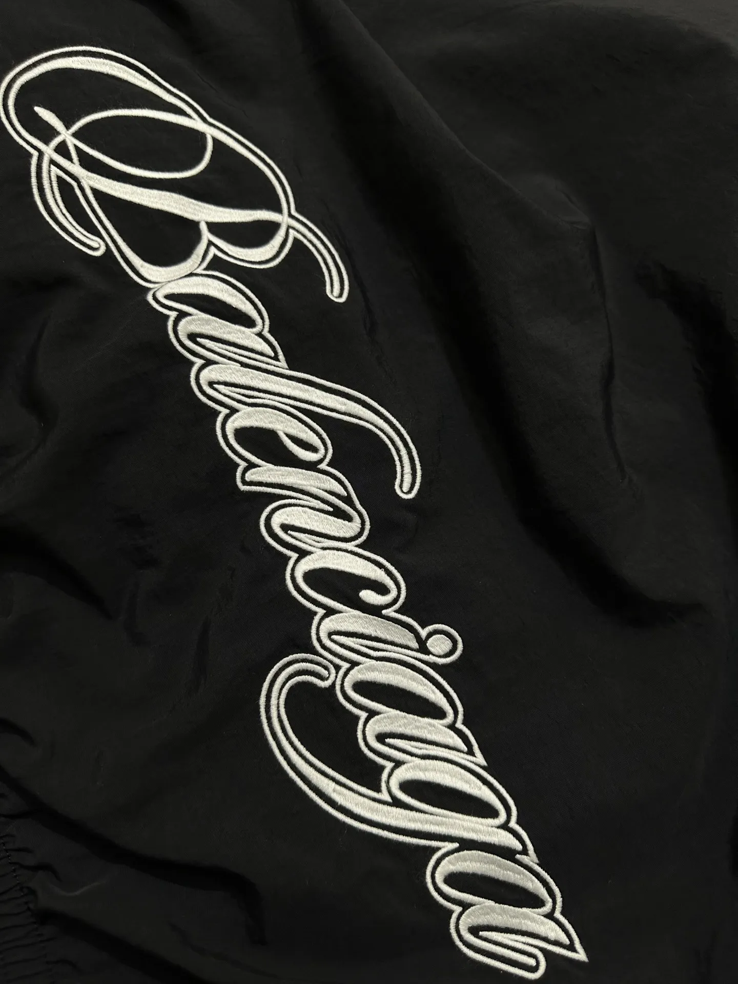 Reversible Logo-Embroidered Hooded Jacket D38023553 — view 9