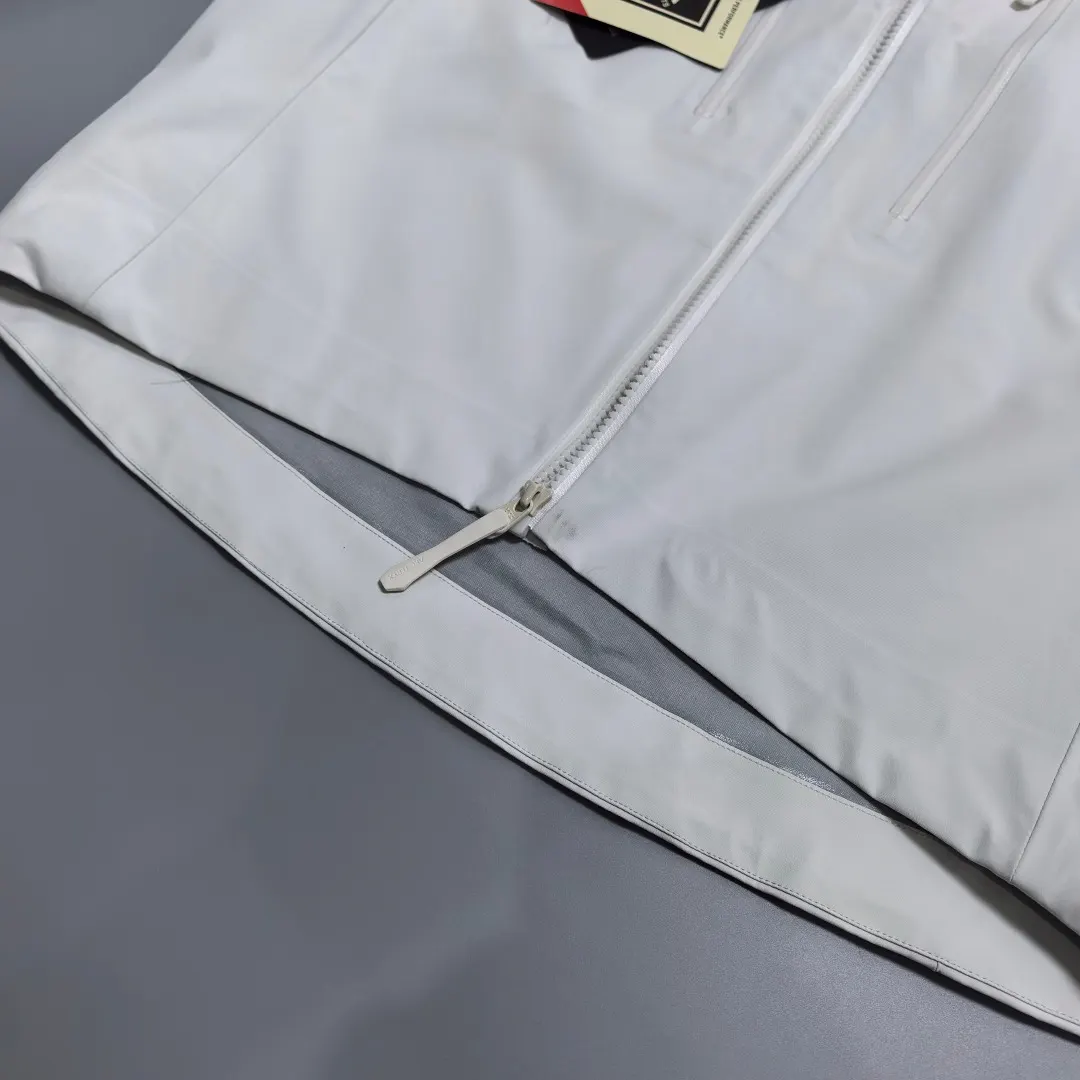 Alpha SV GORE-TEX Pro Hooded Shell Jacket D38020258 — view 8