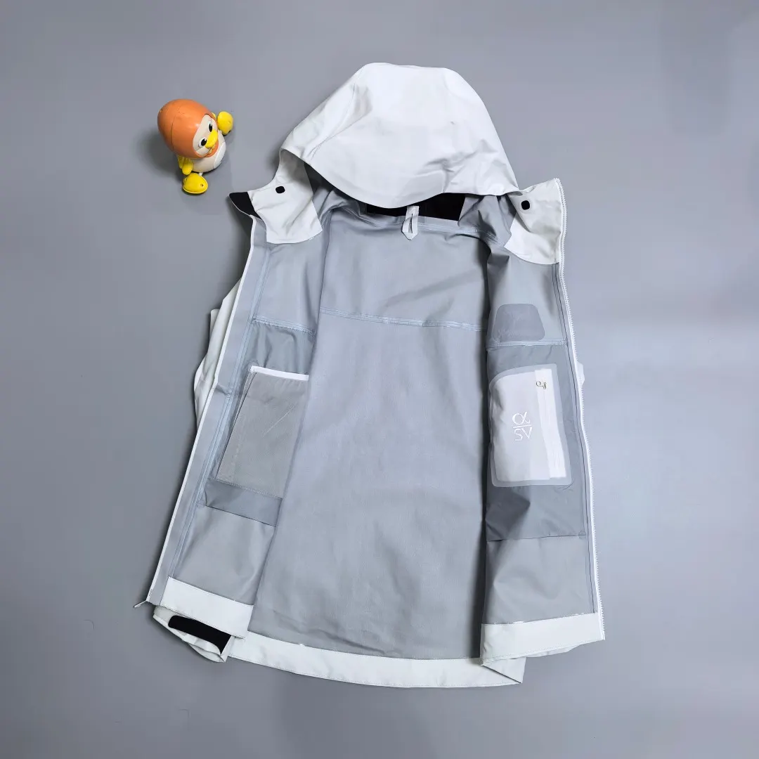 Alpha SV GORE-TEX Pro Hooded Shell Jacket D38020258 — view 9