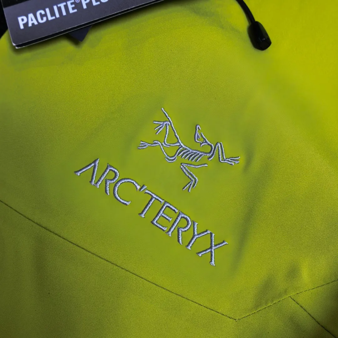 Alpha SV GORE-TEX Pro Hardshell Jacket D38020265 — view 3