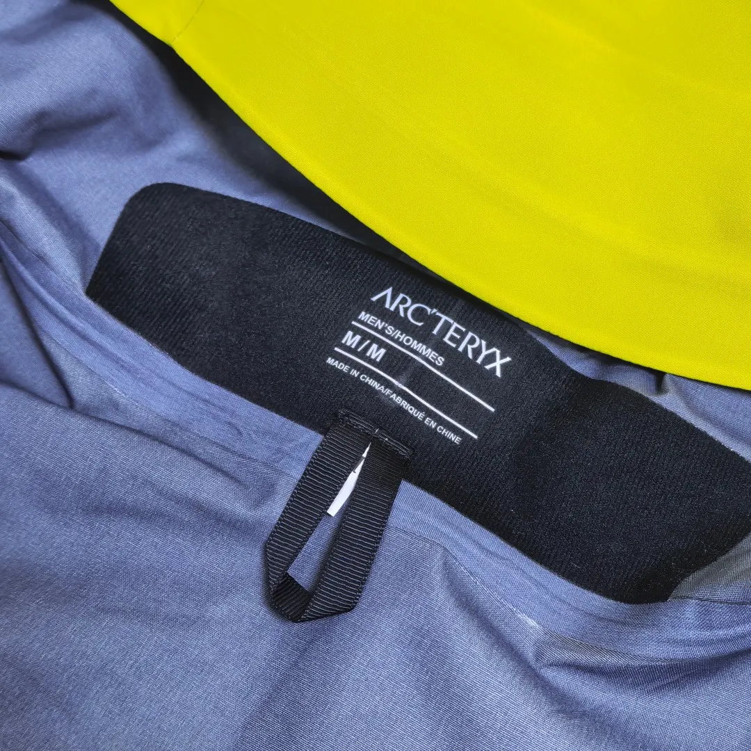 Alpha SV GORE-TEX Pro Hardshell Jacket D38020265 — view 10
