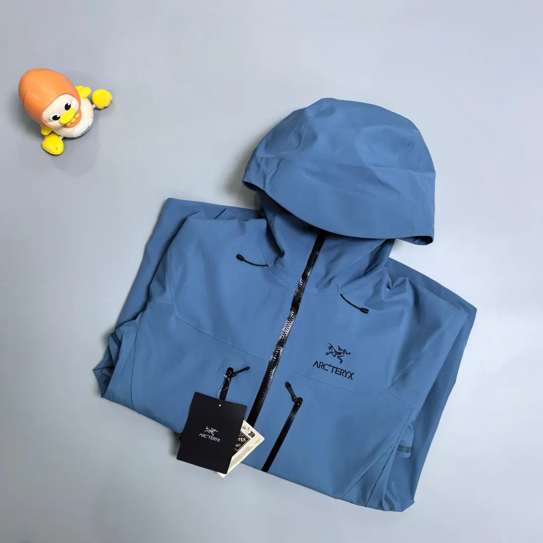 Alpha SV GORE-TEX Pro Hooded Shell Jacket D38020261 — view 14