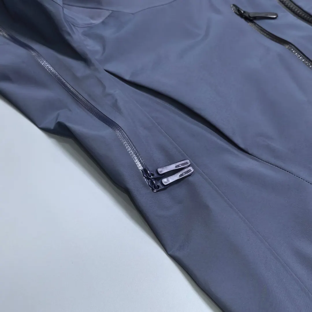 Alpha SV GORE-TEX Pro Hooded Shell Jacket D38020262 — view 7