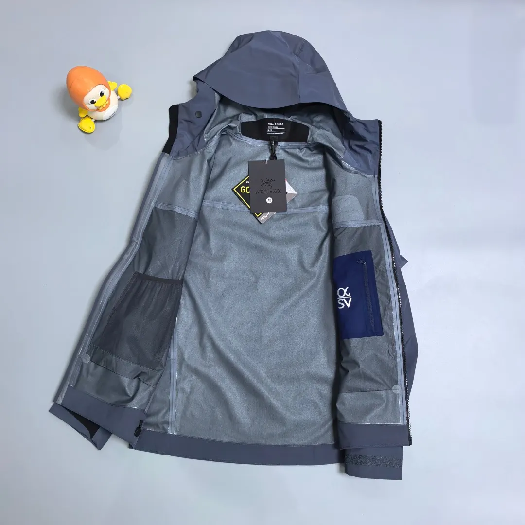 Alpha SV GORE-TEX Pro Hooded Shell Jacket D38020262 — view 9