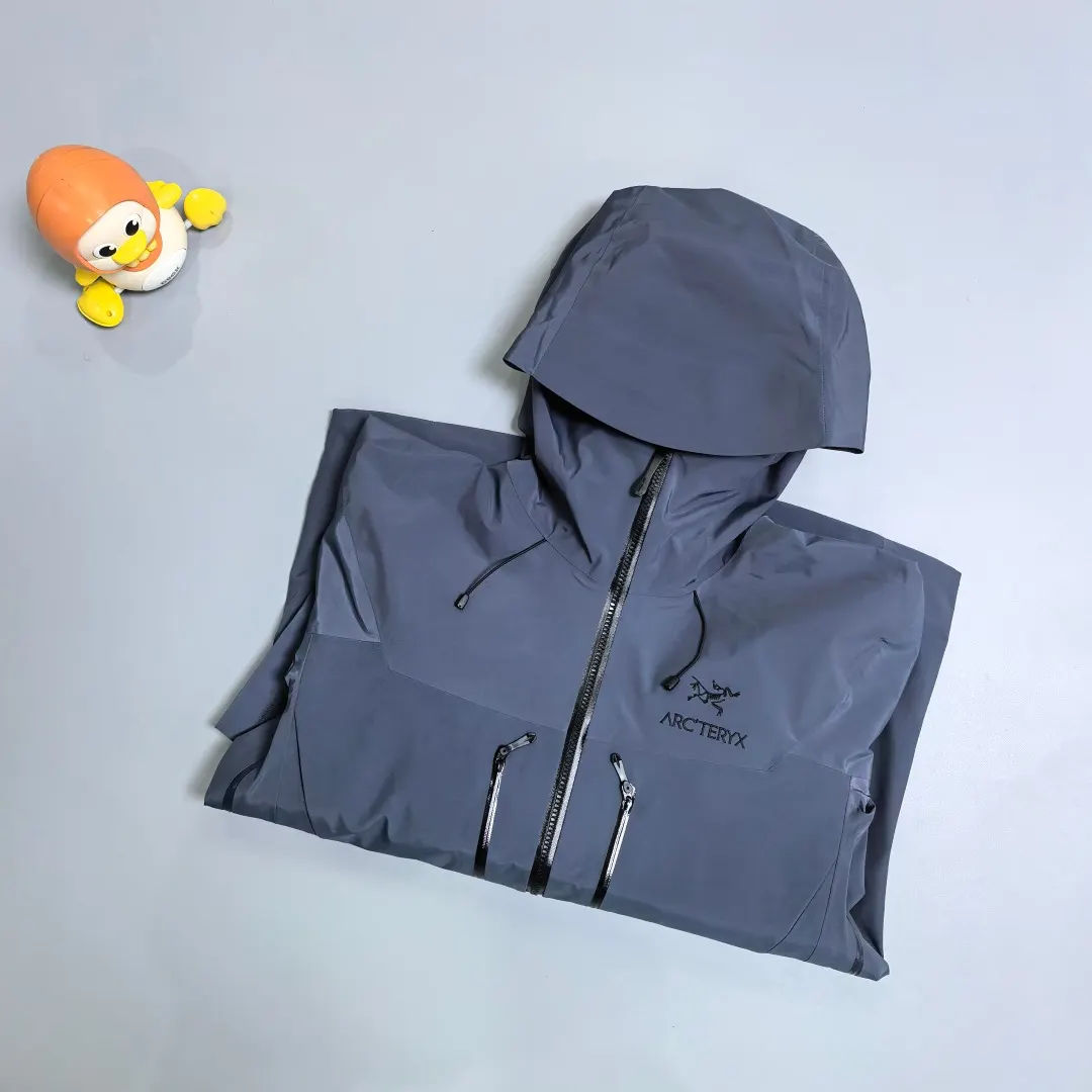 Alpha SV GORE-TEX Pro Hooded Shell Jacket D38020262 — view 14