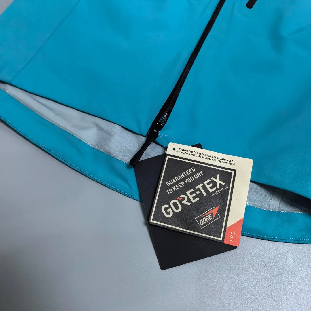 Alpha SV GORE-TEX Pro Hardshell Jacket D38020266 — view 8