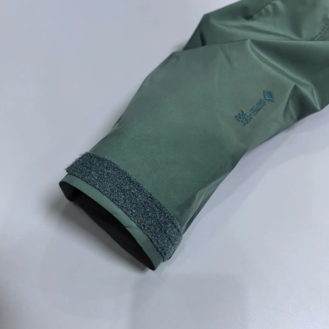 Alpha SV GORE-TEX Pro Hooded Shell Jacket D38020260 — view 5