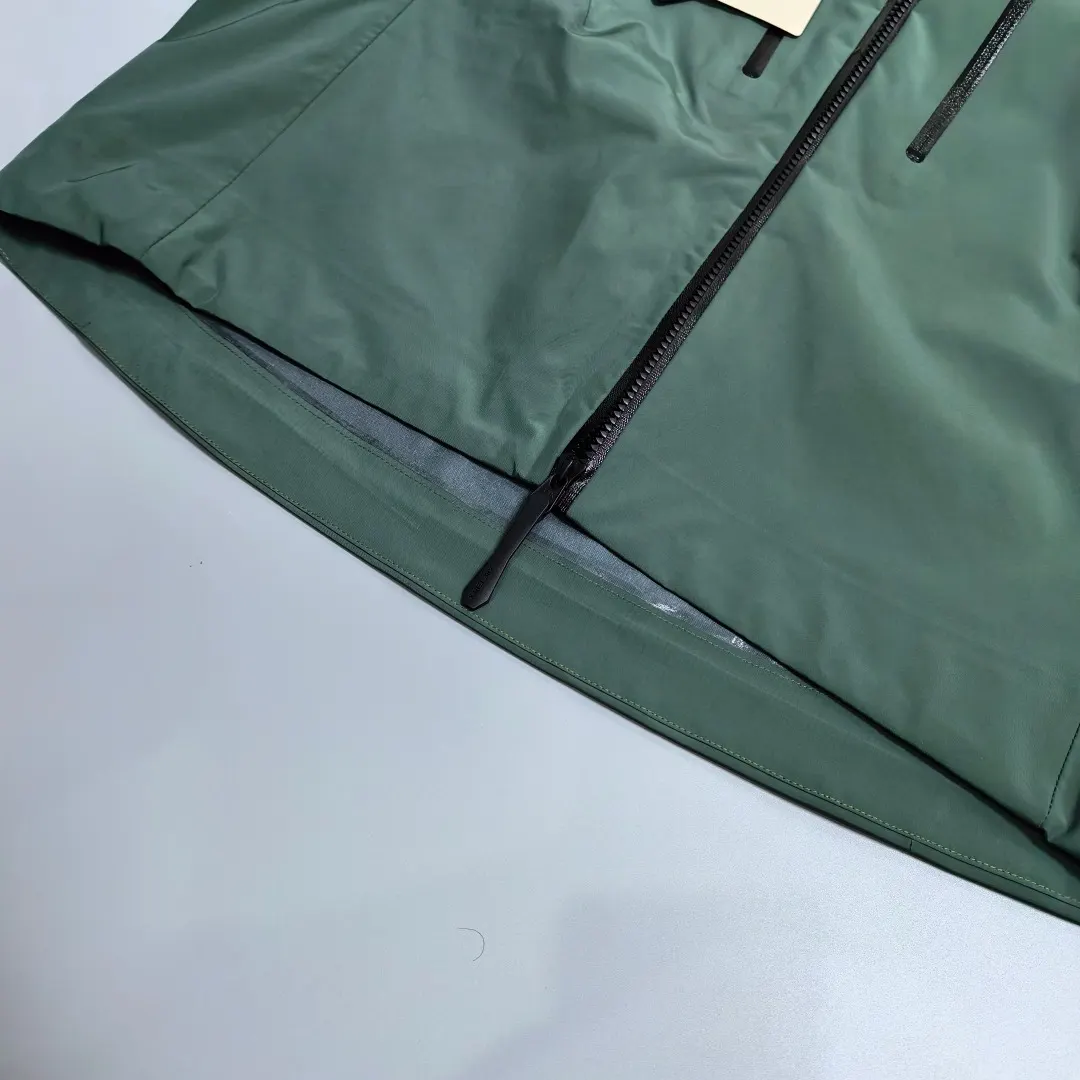 Alpha SV GORE-TEX Pro Hooded Shell Jacket D38020260 — view 8