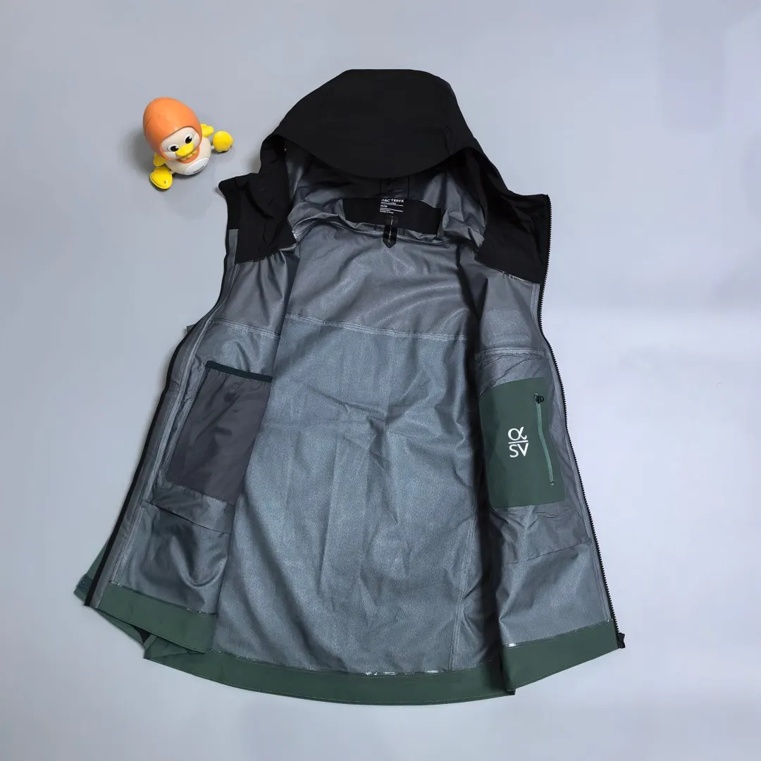 Alpha SV GORE-TEX Pro Hooded Shell Jacket D38020260 — view 9