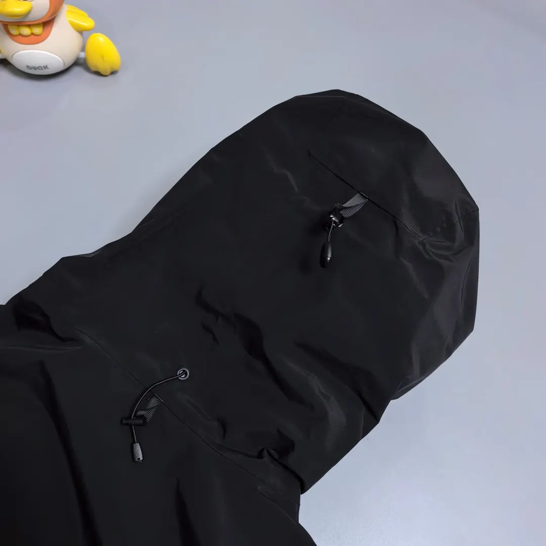 Alpha SV GORE-TEX Pro Hooded Shell Jacket D38020260 — view 13